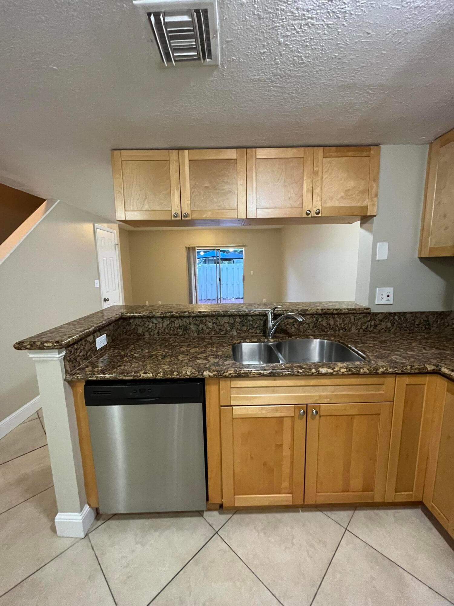 2589 NE 15th Street, Pompano Beach, FL 33062 — photo 14 of 39
