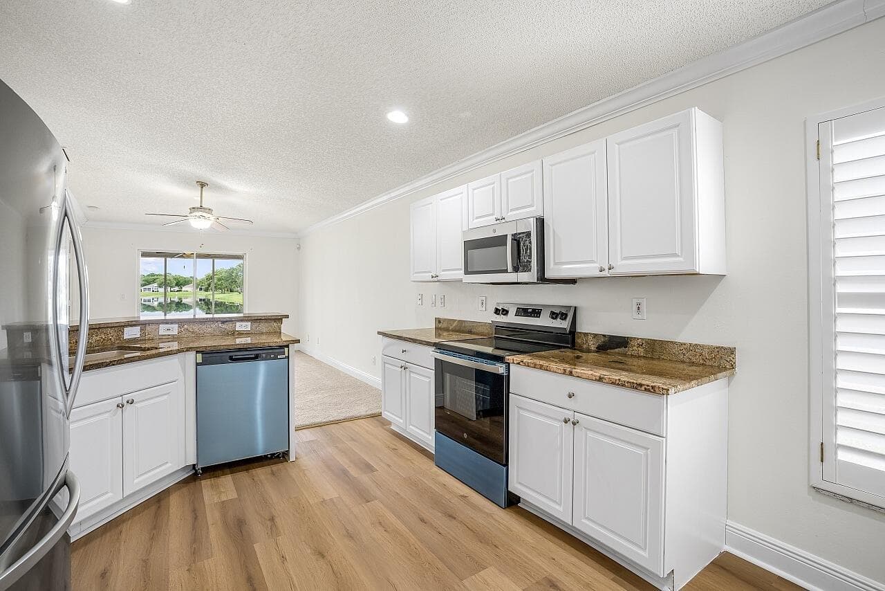 966 E 13th Square, Vero Beach, FL 32960 — photo 11 of 33