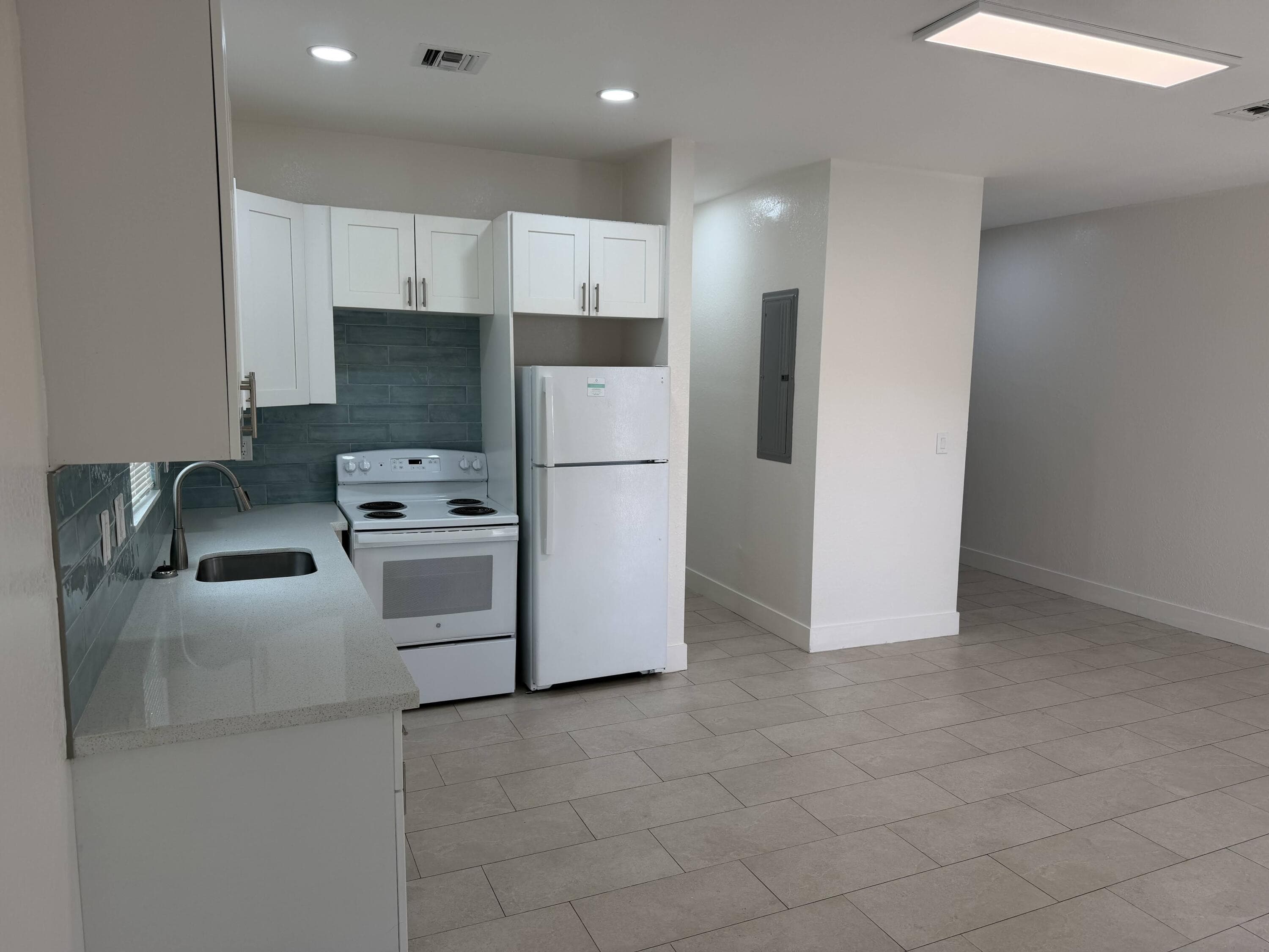 2604 NW 20th Street, Fort Lauderdale, FL 33311 — photo 2 of 8