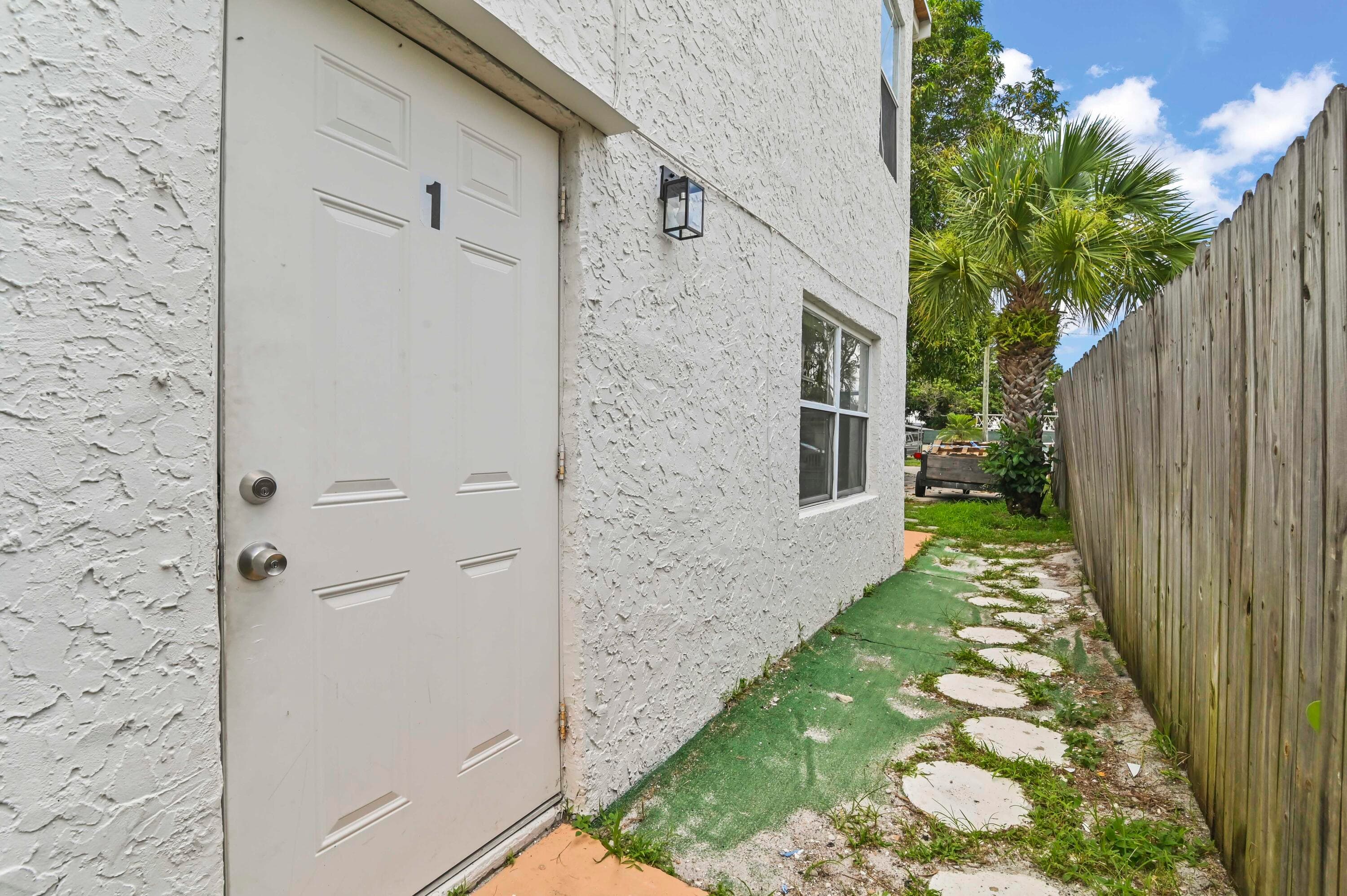 515 Putnam Road, West Palm Beach, FL 33405 — photo 4 of 18