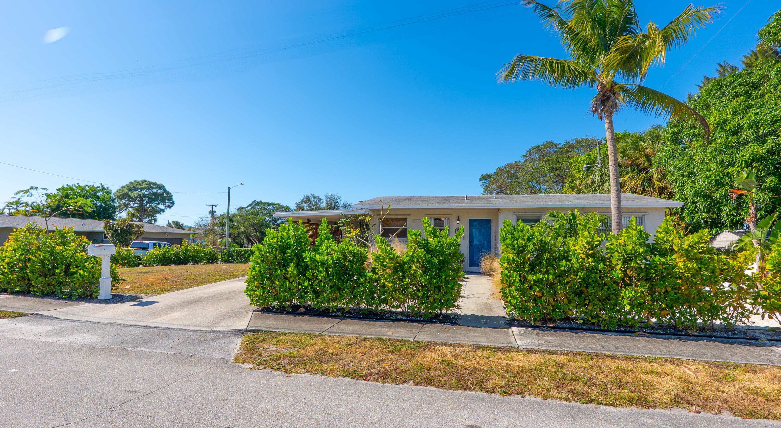 2401 Avenue Q, West Palm Beach, FL 33404 — photo 3 of 60