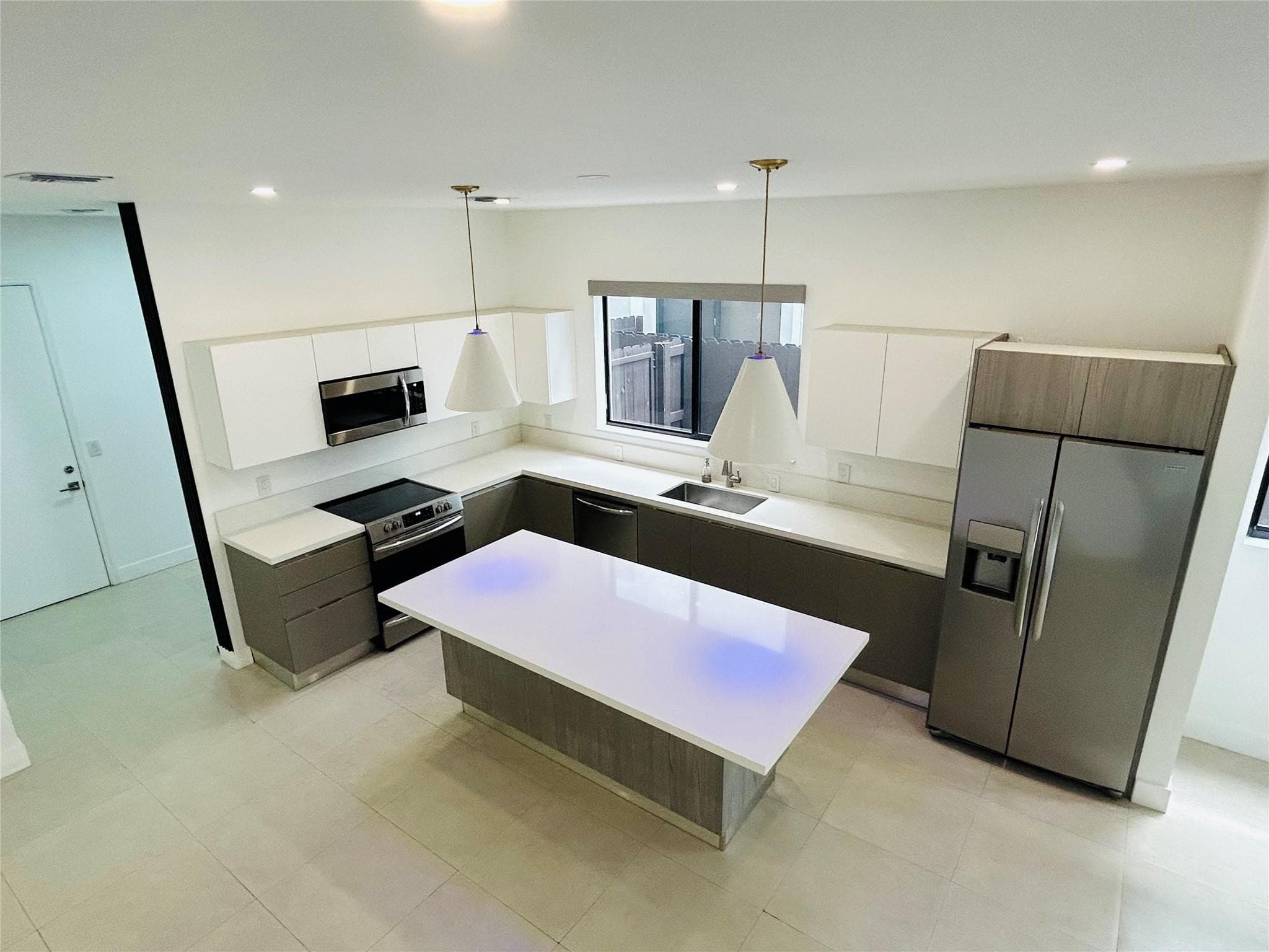 310 SW 9th Street 1, Fort Lauderdale, FL 33315 — photo 3 of 30