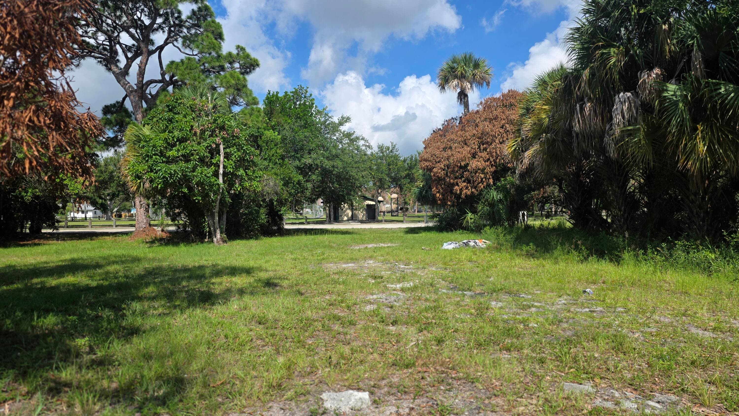 407 Dundas Court, Fort Pierce, FL 34950 — photo 2 of 9