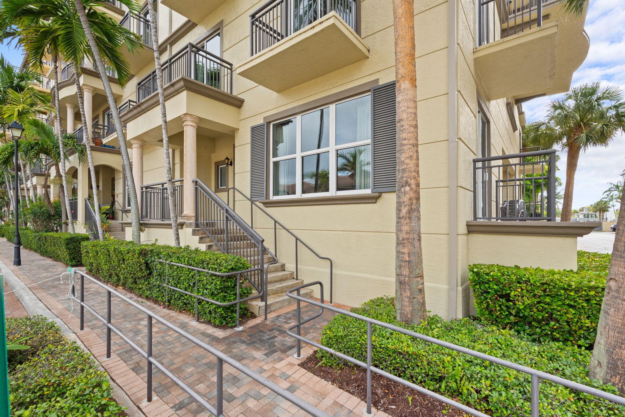2617 NE 14th Avenue 109, Wilton Manors, FL 33334 — photo 1 of 52