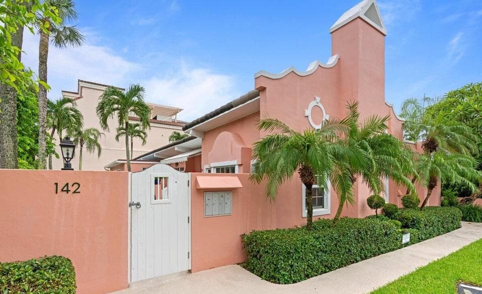 142 Peruvian Avenue 1020, Palm Beach, FL 33480 — photo