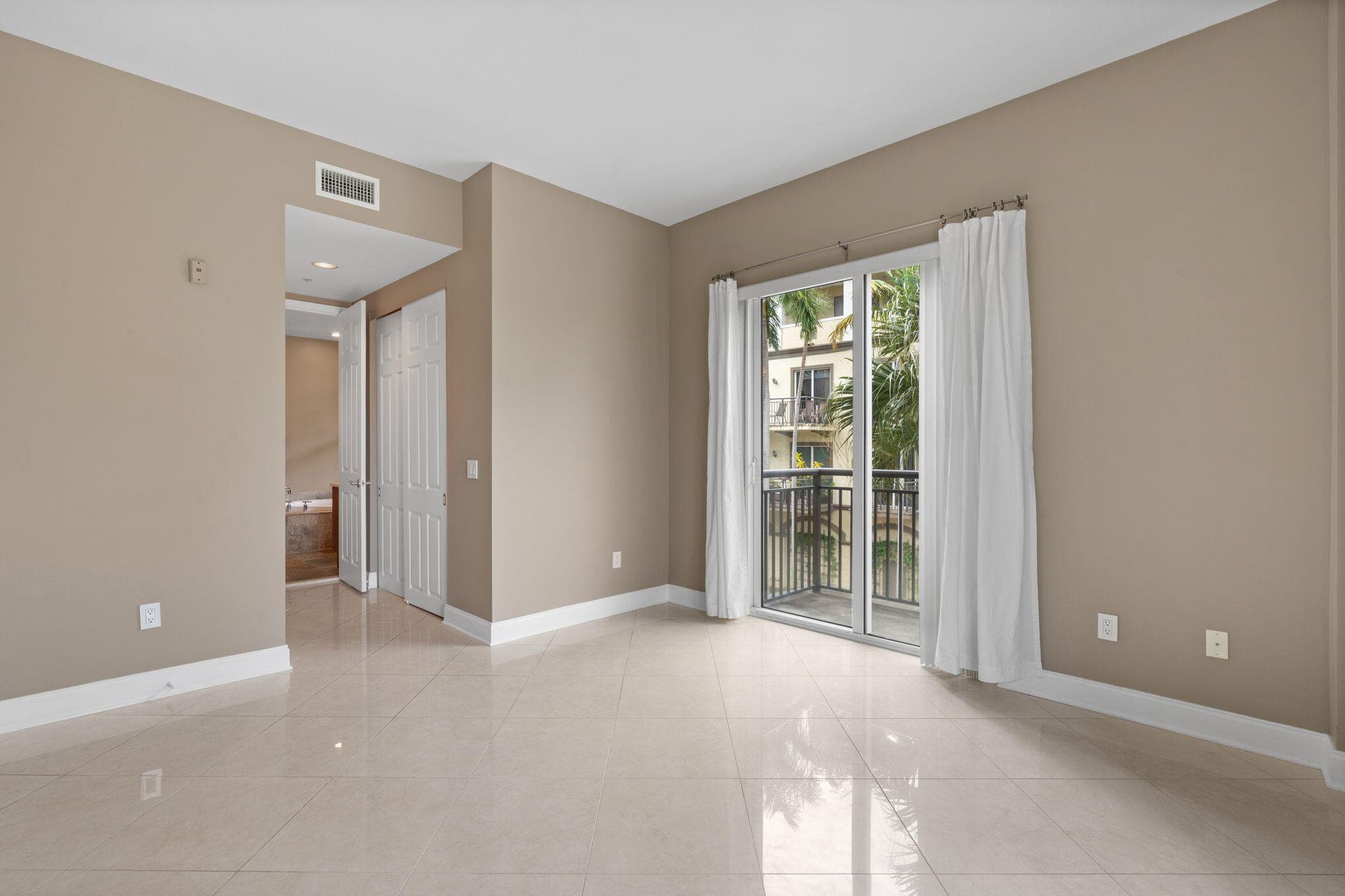 2617 NE 14th Avenue 109, Wilton Manors, FL 33334 — photo 20 of 52