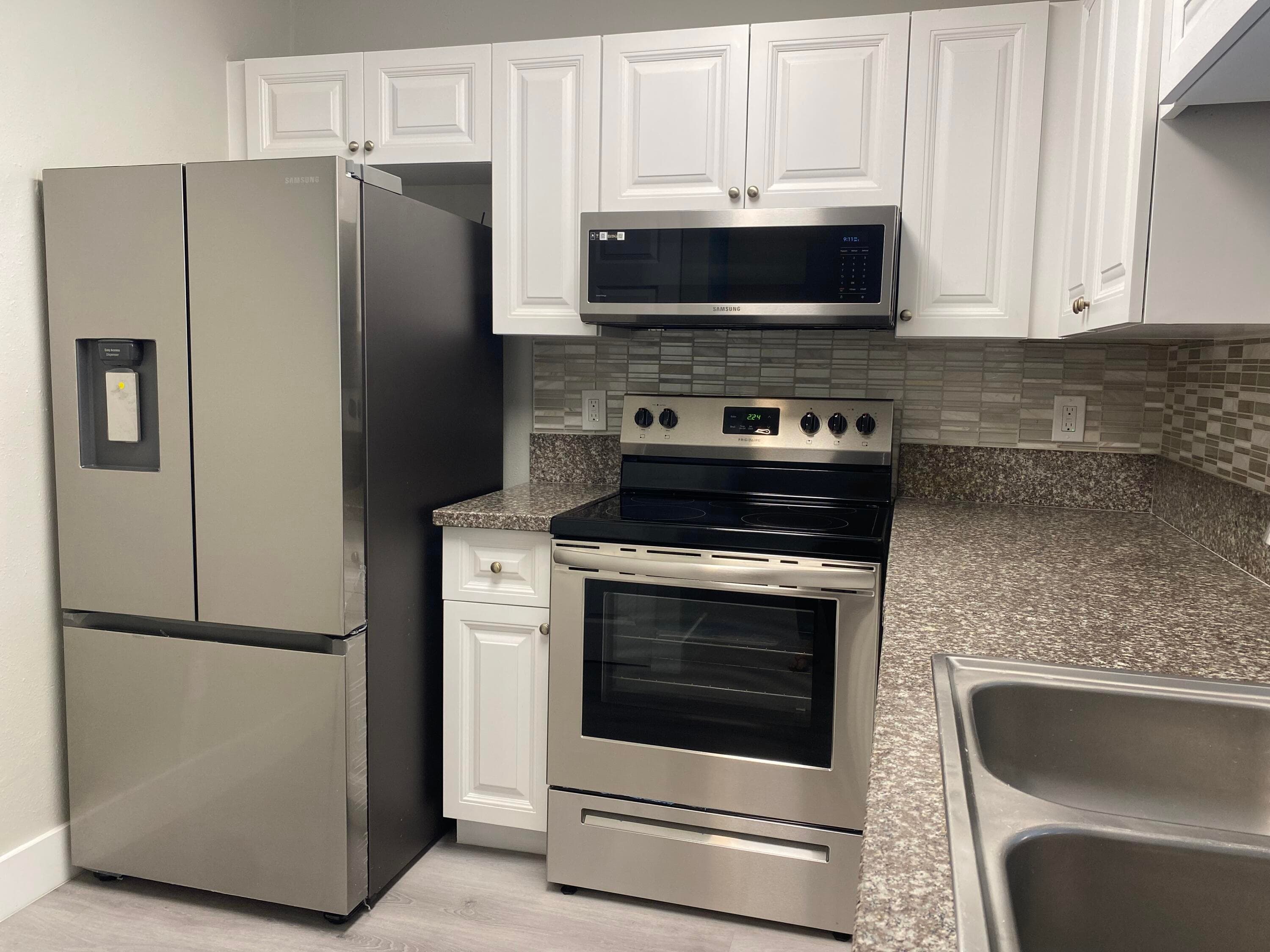 11432 NW 43rd Street Top Right, Coral Springs, FL 33065 — photo 4 of 30