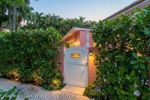 142 Peruvian Avenue 1020, Palm Beach, FL 33480 — photo 2 of 28