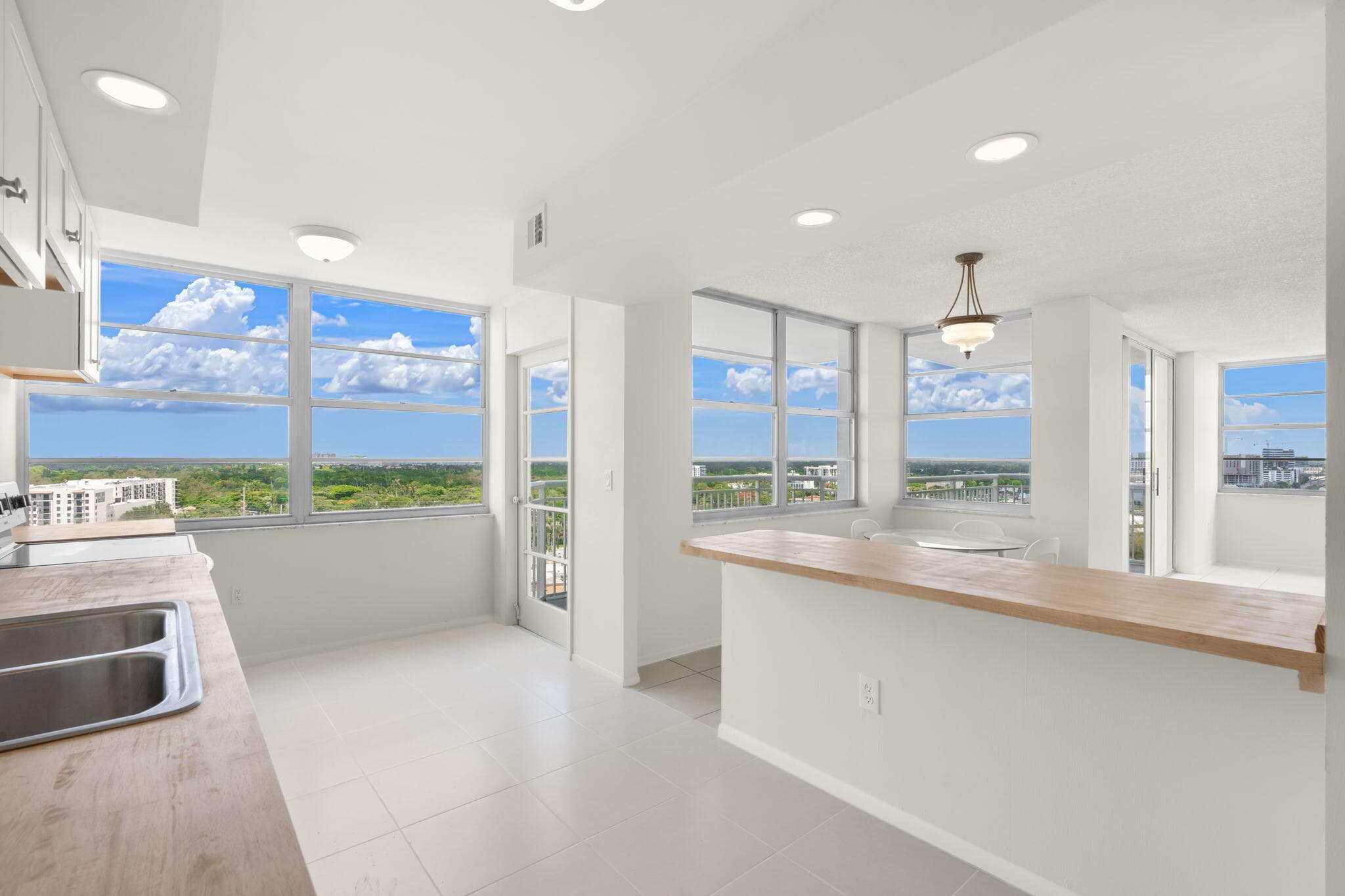 18011 Biscayne Boulevard 1704-1, Aventura, FL 33160 — photo 1 of 41
