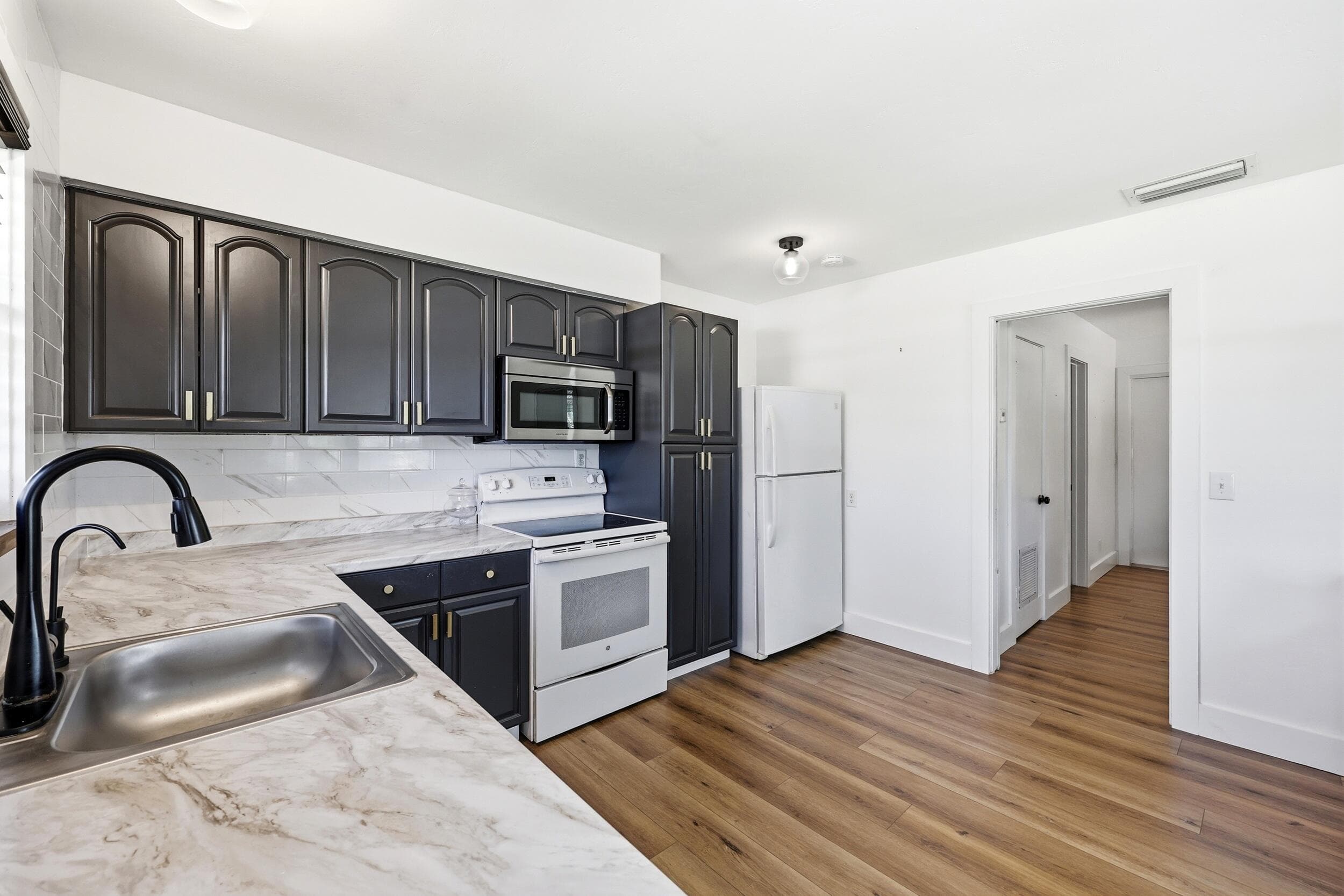 2708 Hinda Road 2708, West Palm Beach, FL 33403 — photo 4 of 20