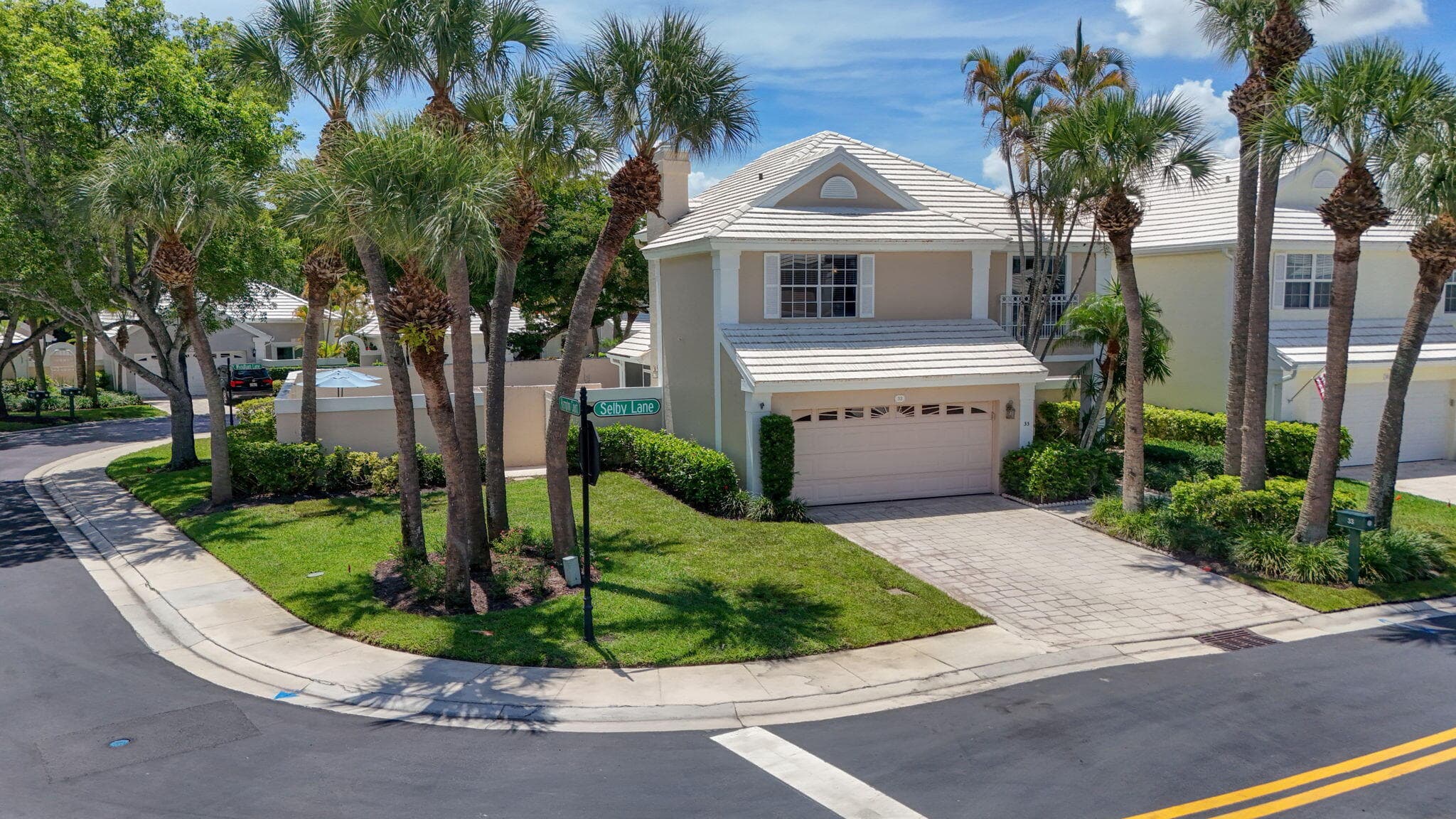 33 Selby Lane, Palm Beach Gardens, FL 33418 — photo 1 of 71