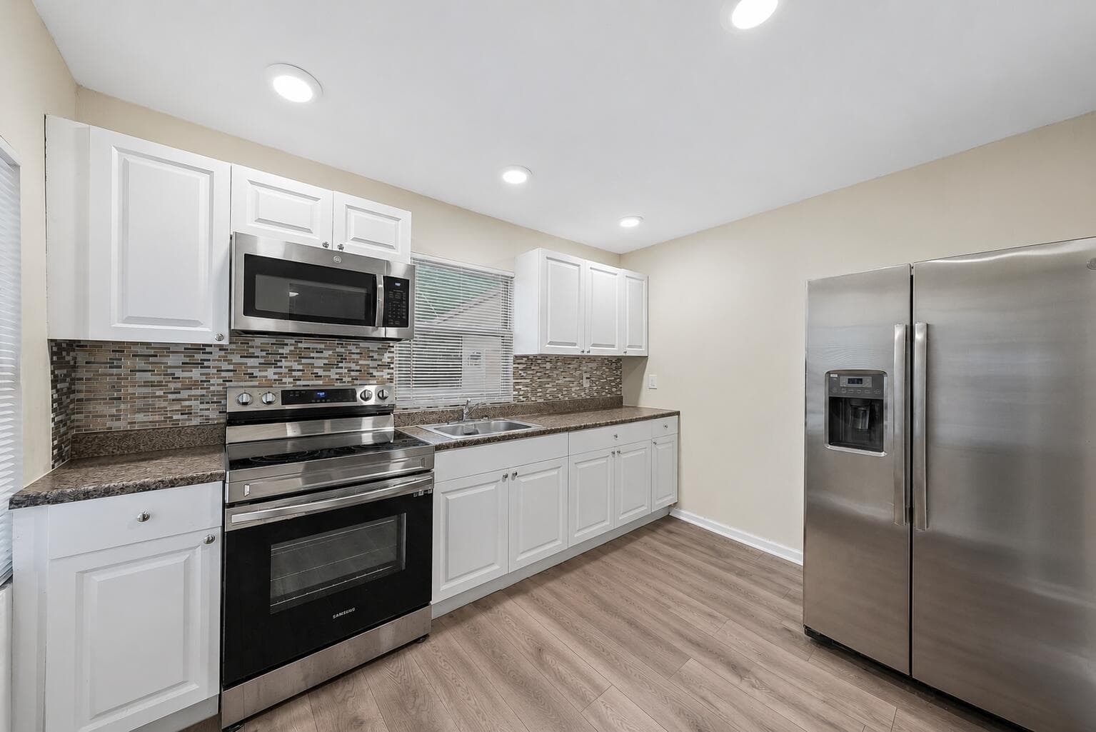 3207 Pinewood Avenue, West Palm Beach, FL 33407 — photo 4 of 8