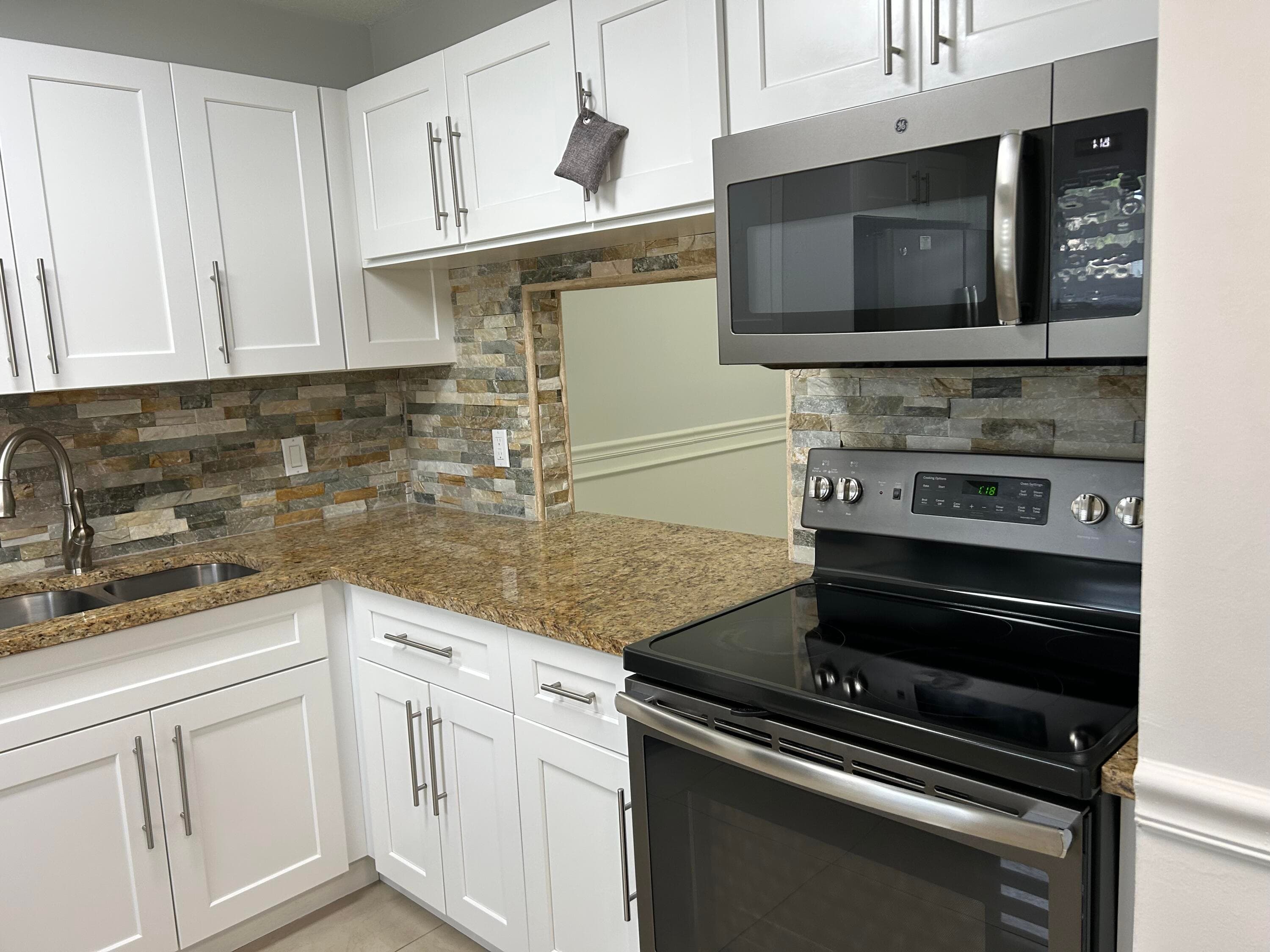 140 Lake Nancy Lane 115, West Palm Beach, FL 33411 — photo 4 of 33