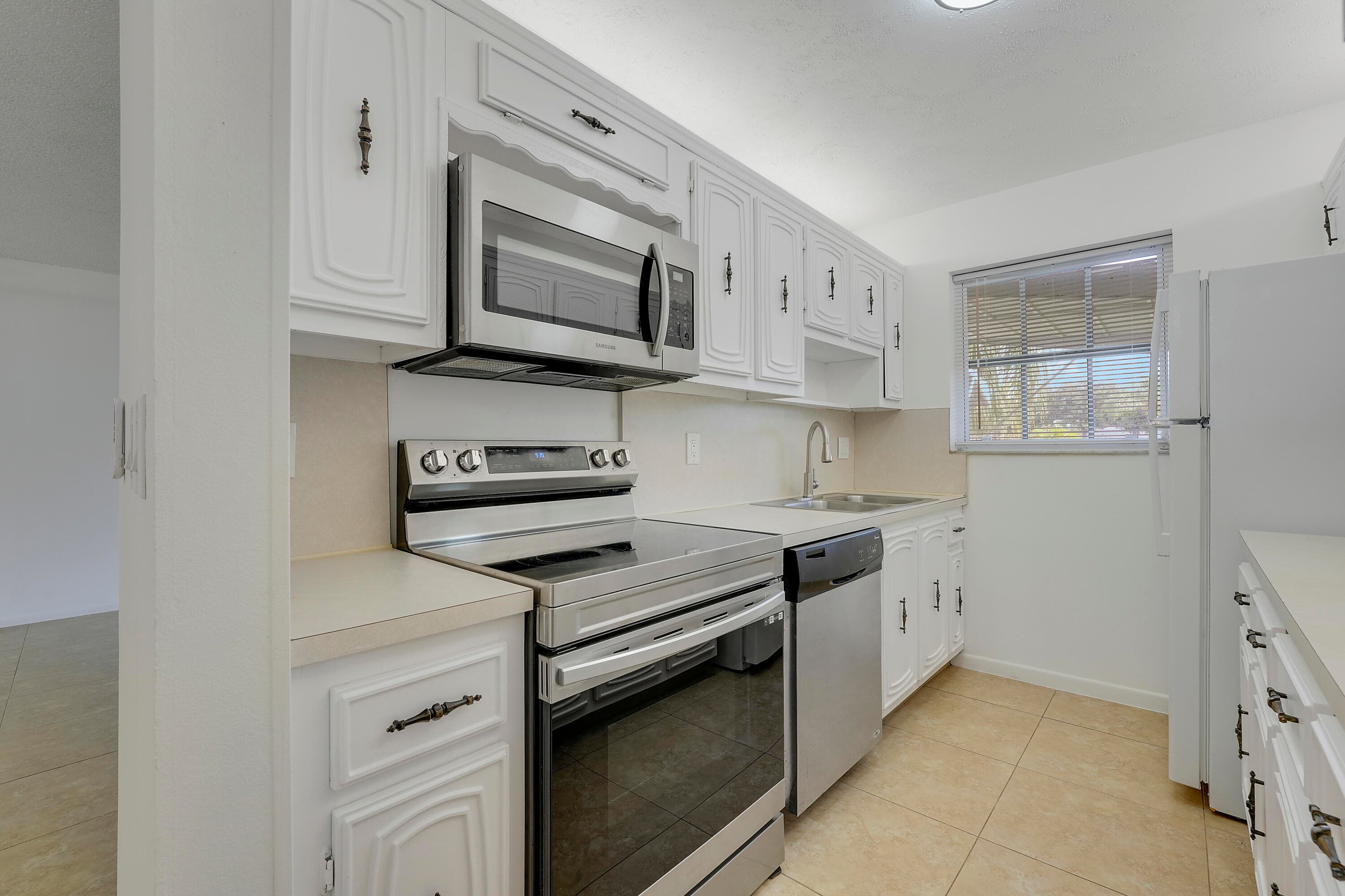 1142 W Circle Ter Terrace W C, Delray Beach, FL 33445 — photo 13 of 27