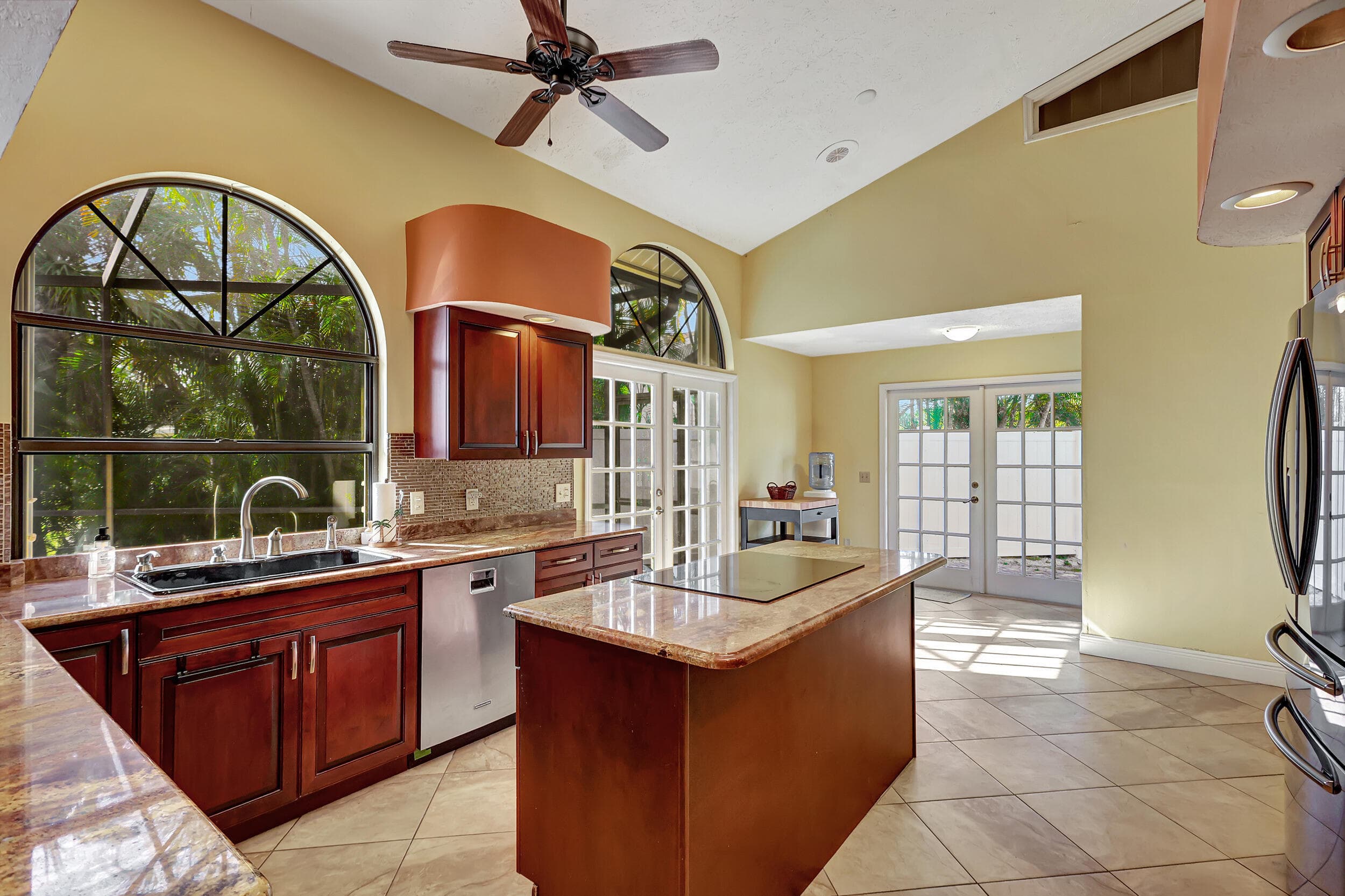 137 Queens Road, Fort Pierce, FL 34949 — photo 14 of 36