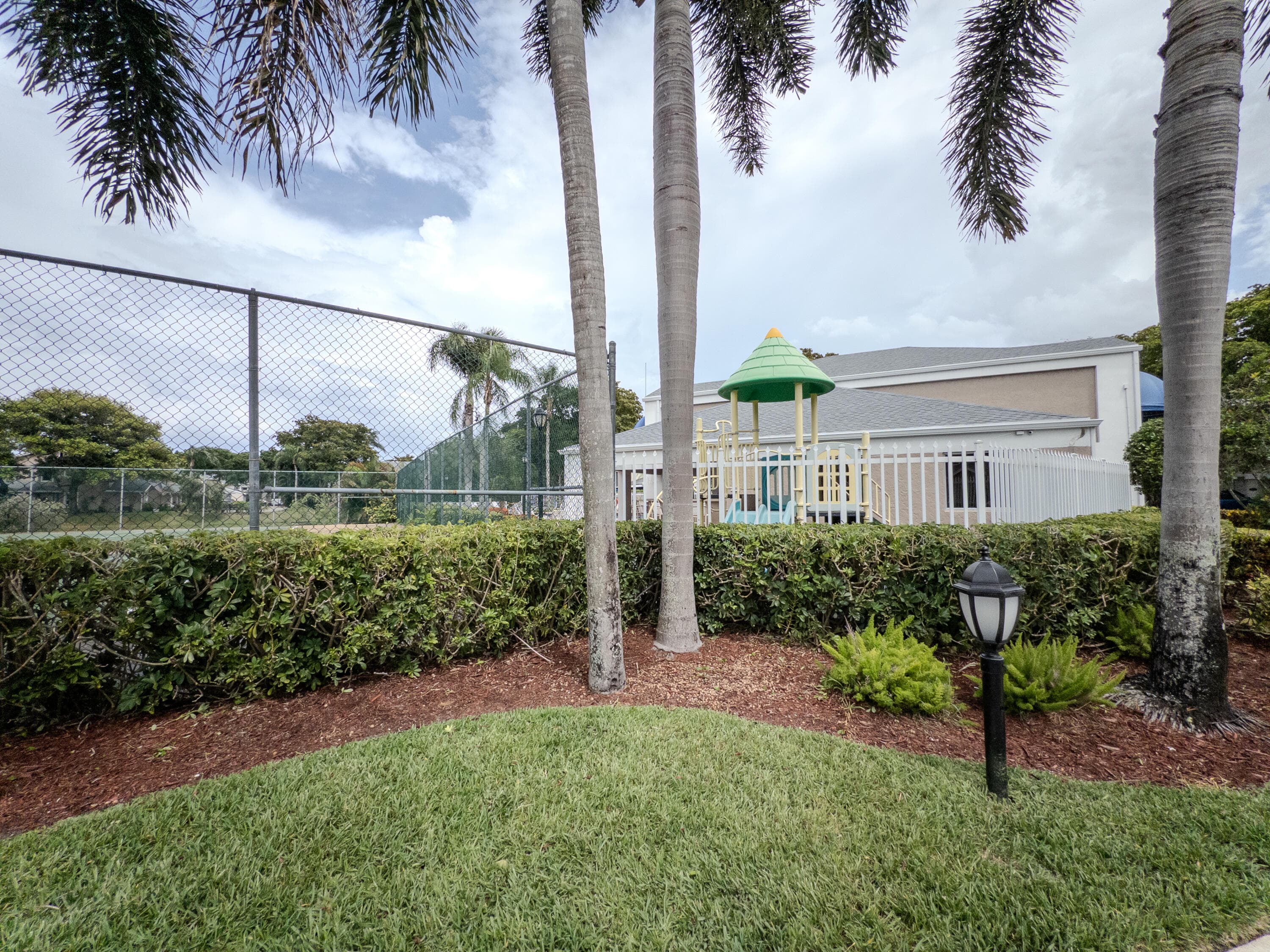 2011 E Discovery Cir E, Deerfield Beach, FL 33442 — photo 37 of 42