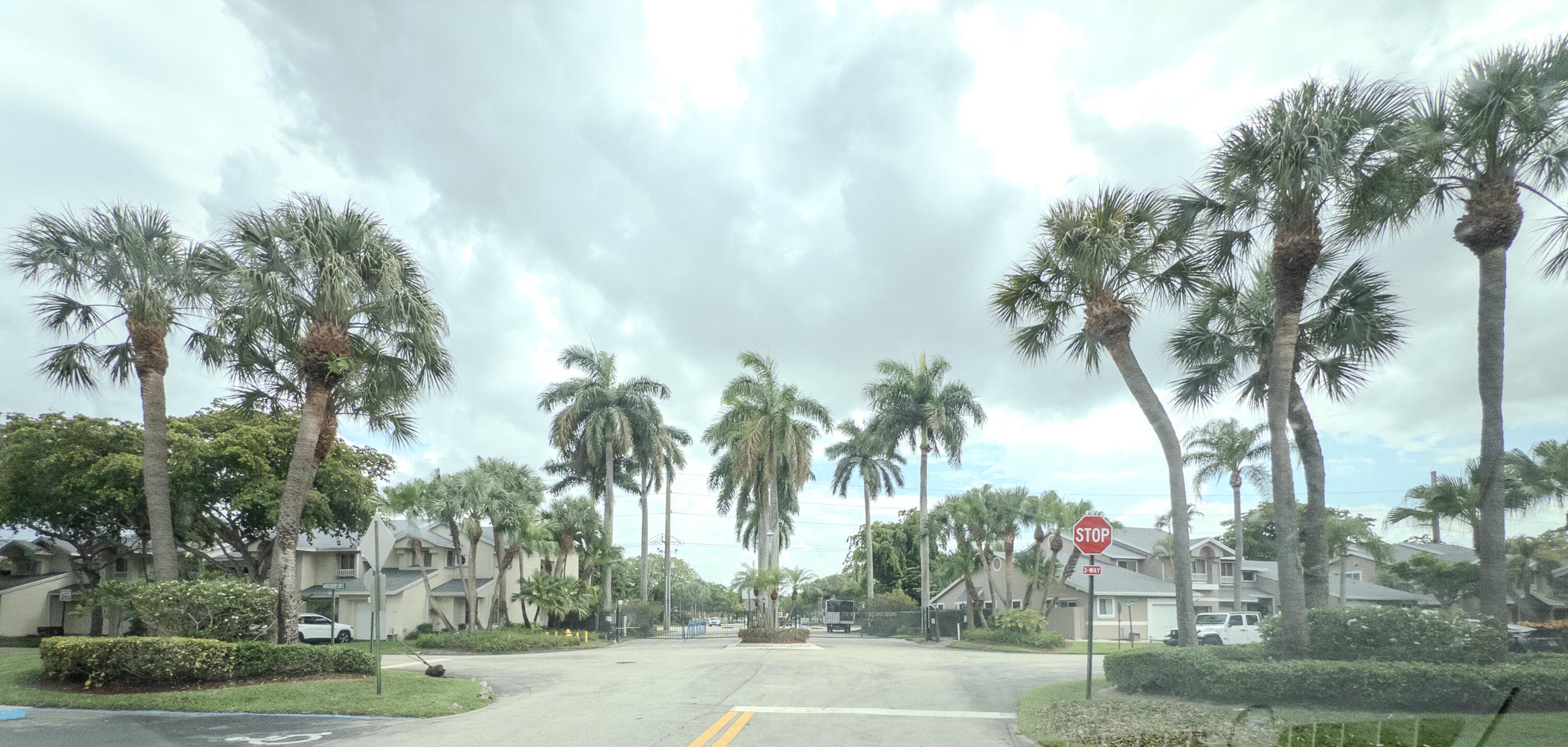 2011 E Discovery Cir E, Deerfield Beach, FL 33442 — photo 39 of 42