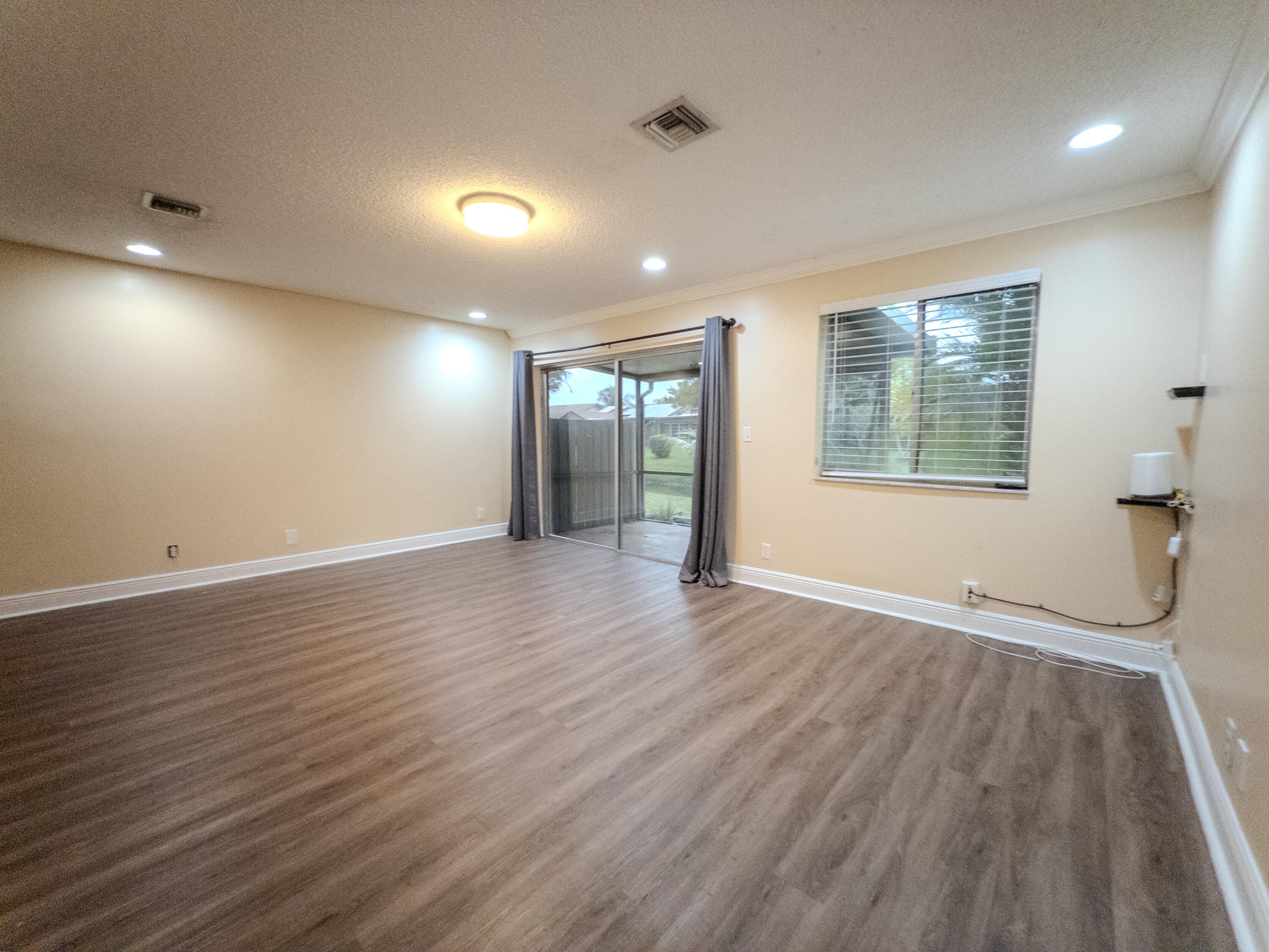 2011 E Discovery Cir E, Deerfield Beach, FL 33442 — photo 18 of 42