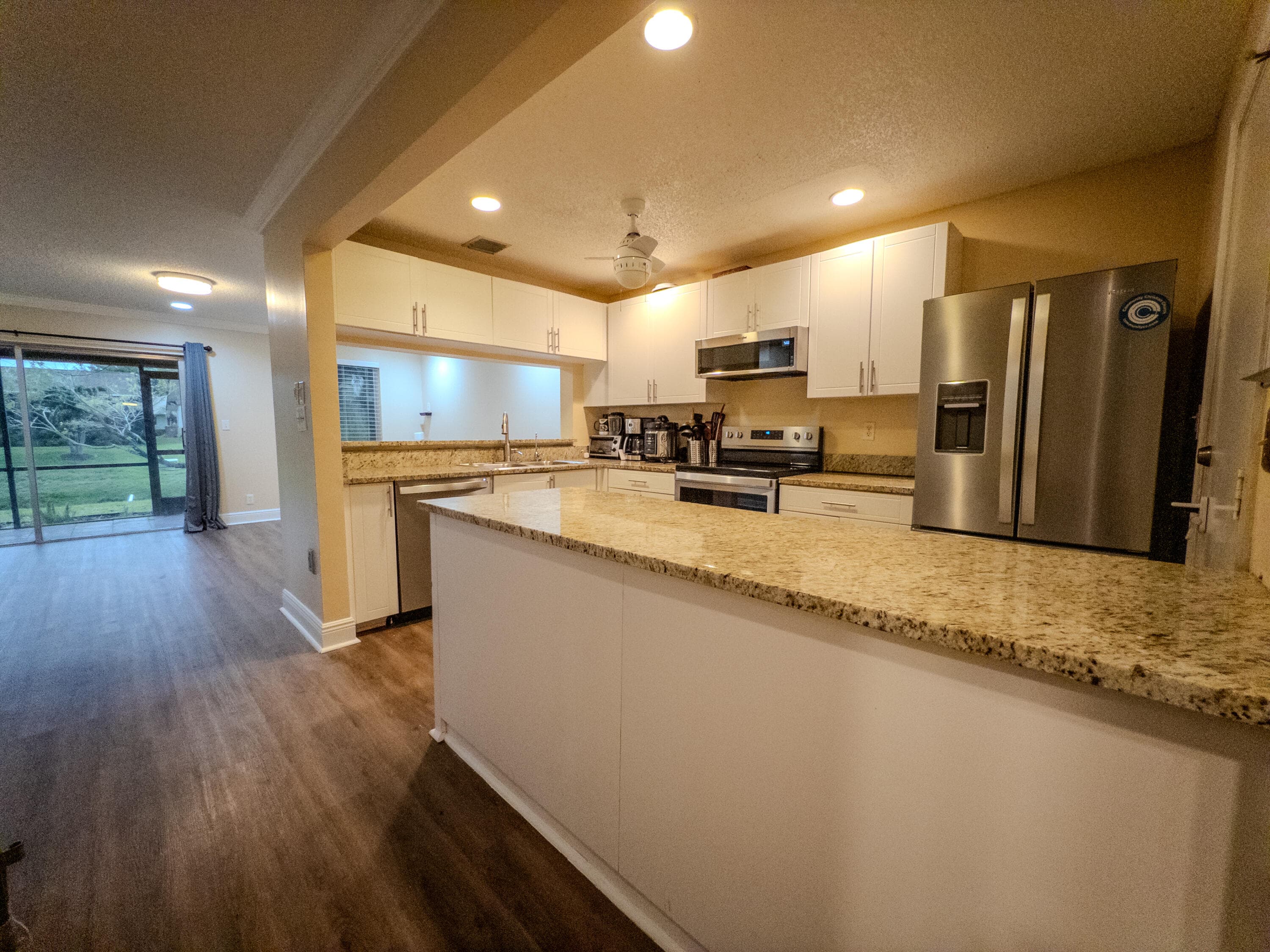 2011 E Discovery Cir E, Deerfield Beach, FL 33442 — photo 13 of 42