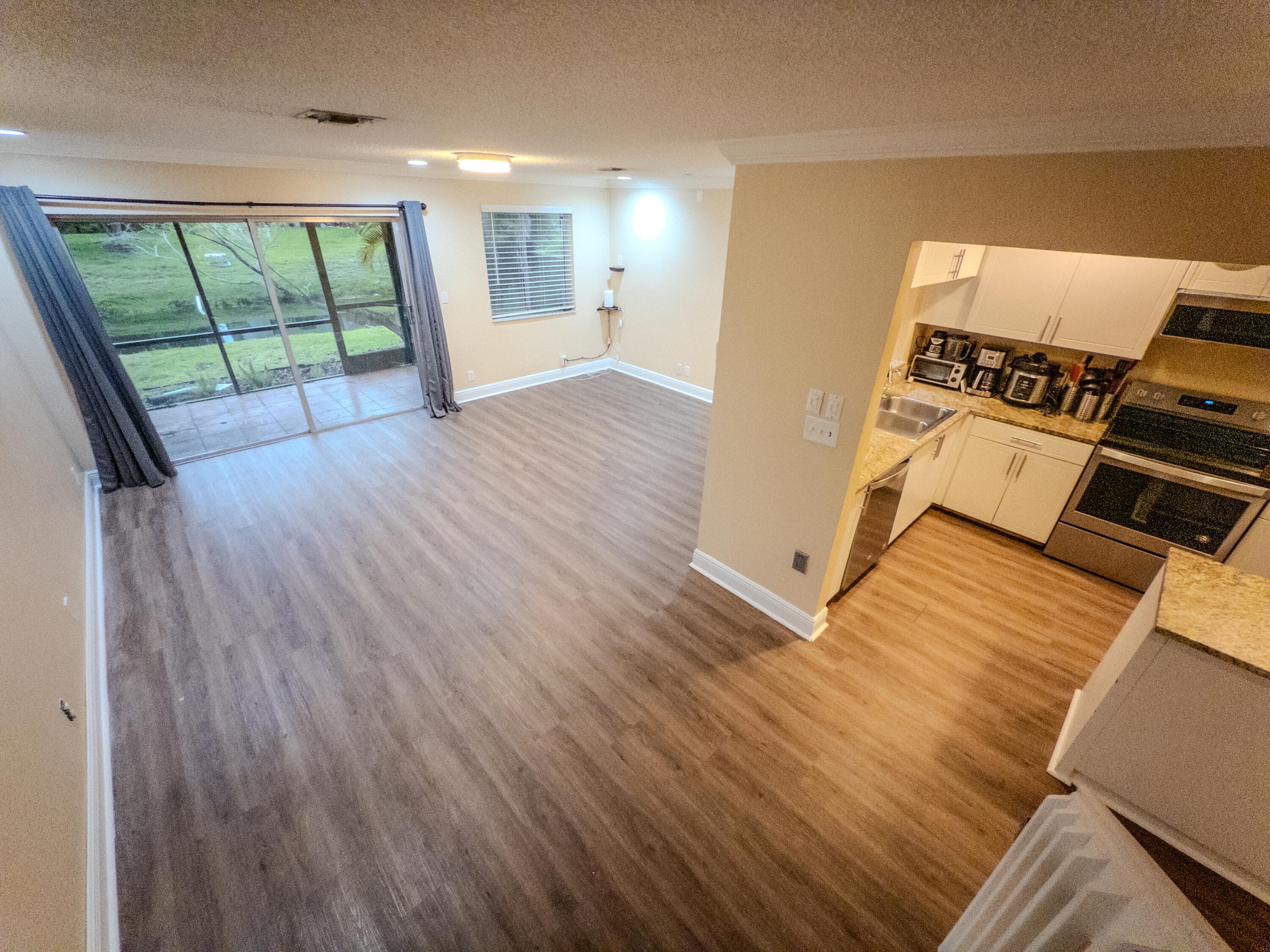 2011 E Discovery Cir E, Deerfield Beach, FL 33442 — photo 19 of 42