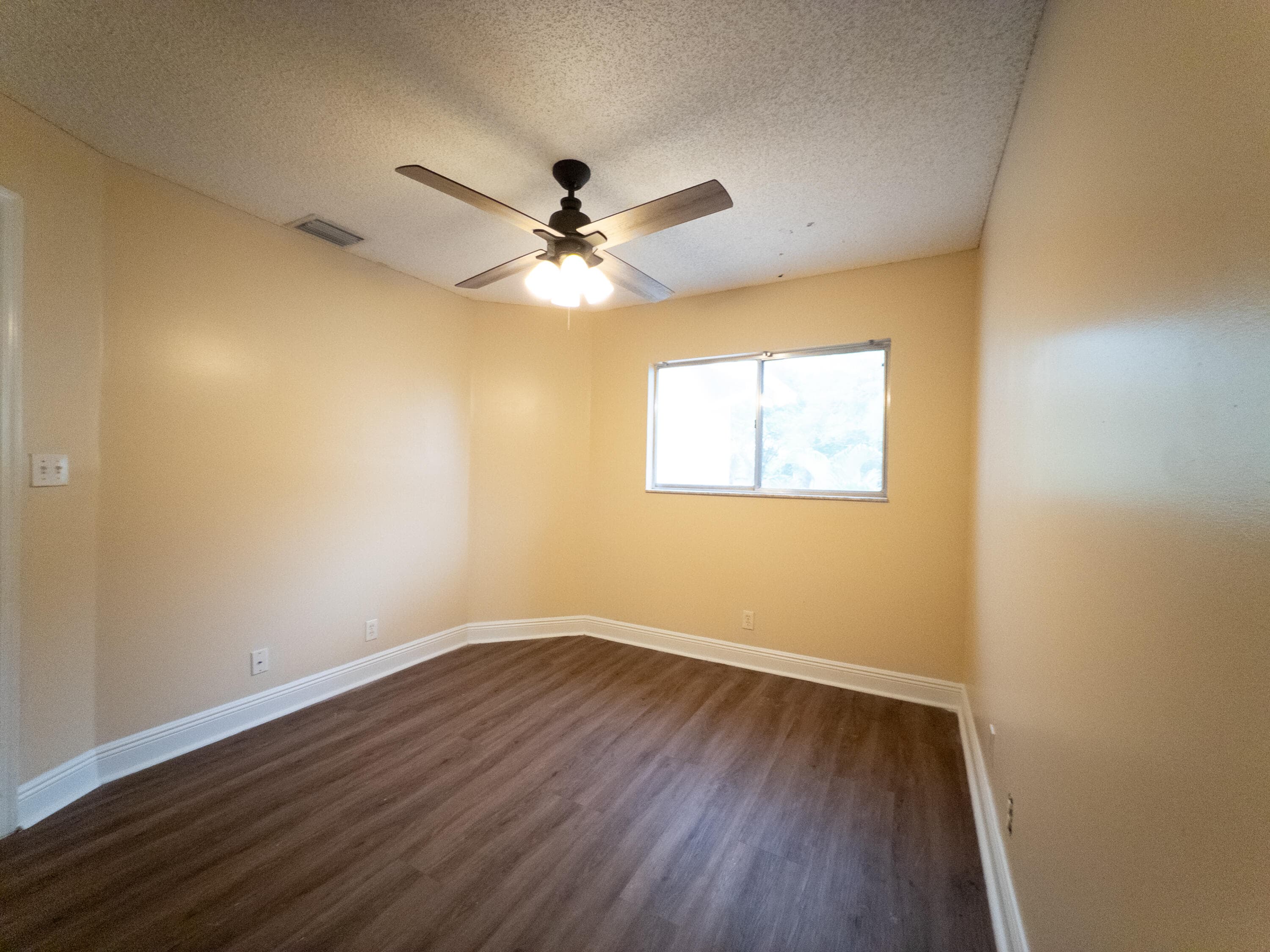 2011 E Discovery Cir E, Deerfield Beach, FL 33442 — photo 33 of 42