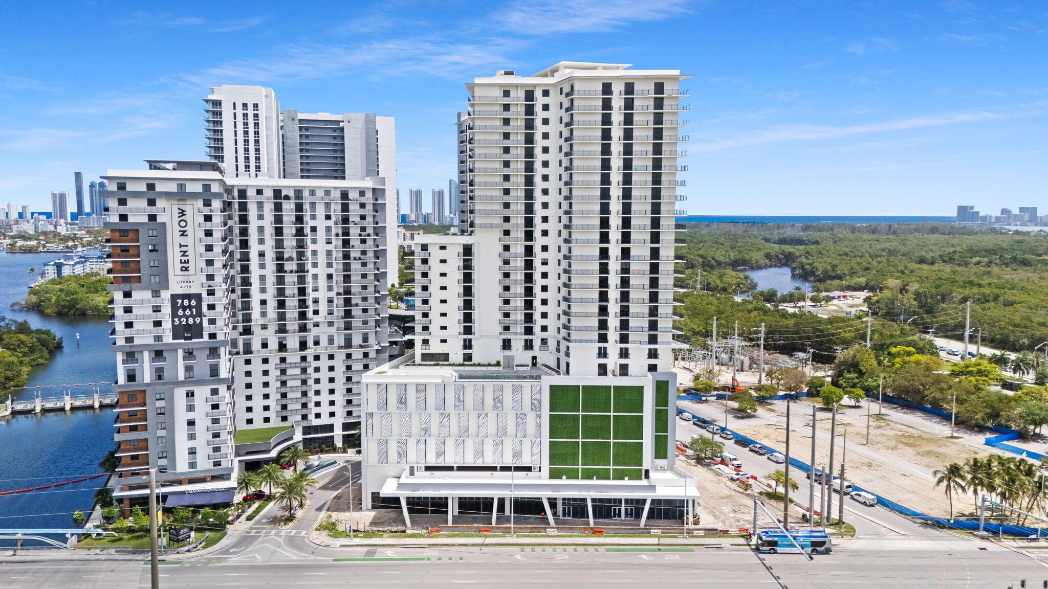 16375 Biscayne Boulevard, North Miami Beach, FL 33160 — photo 2 of 16