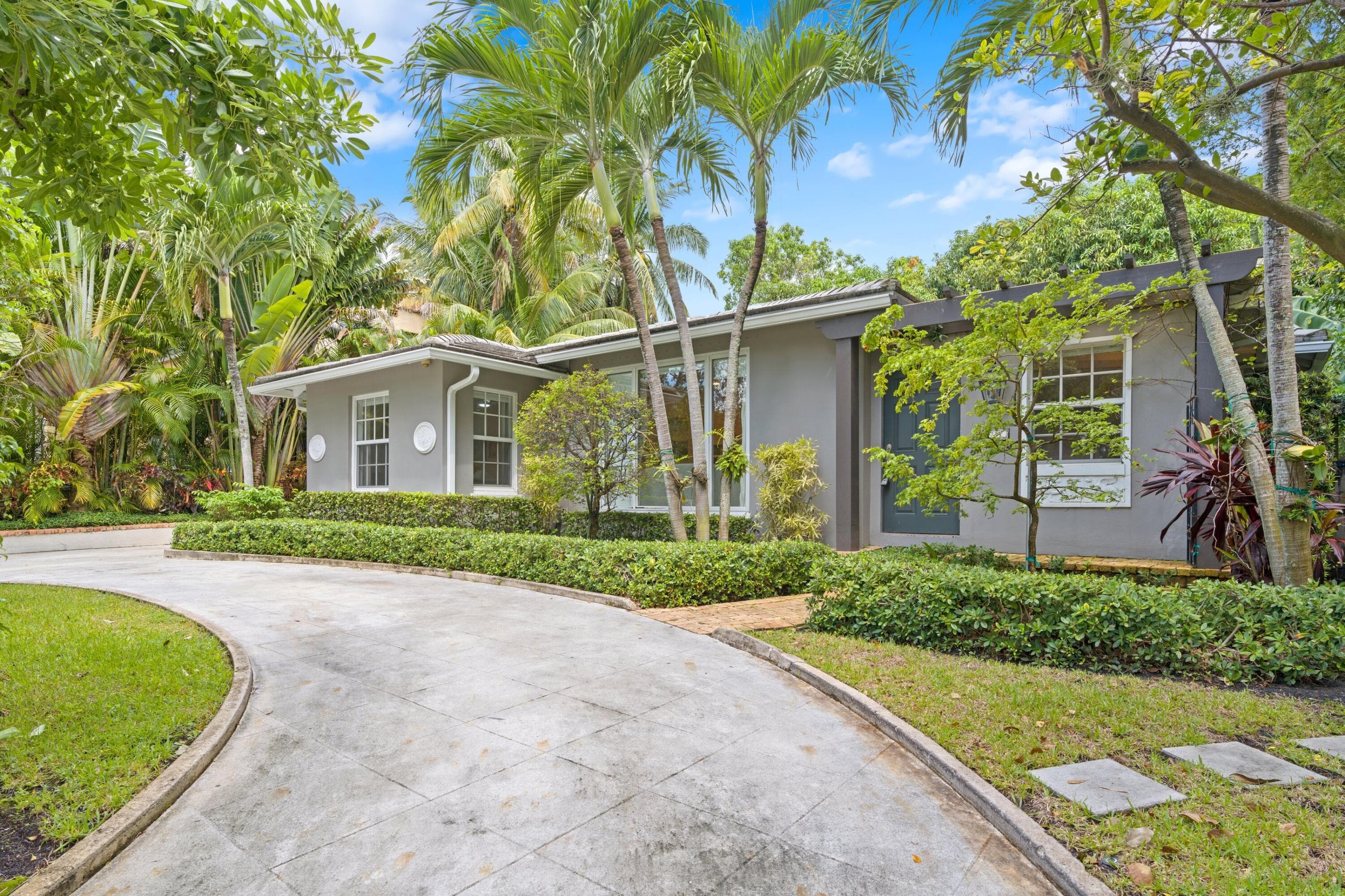 733 Sunset Road, West Palm Beach, FL 33401 — photo 1 of 32