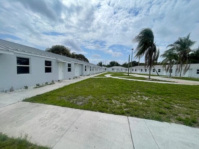 4393 Windsor Avenue 9, West Palm Beach, FL 33407 — photo 1 of 13