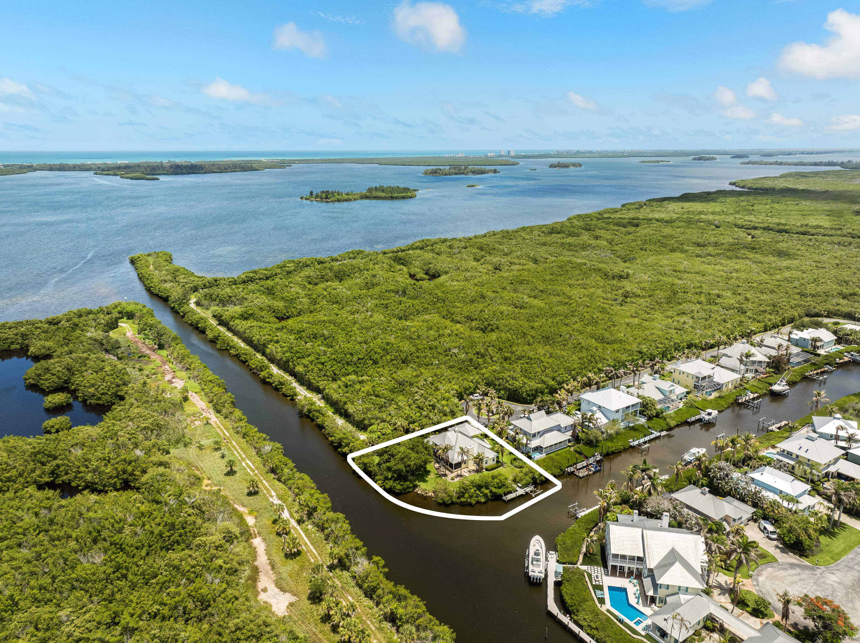 2165 SE 7th Ave Avenue SE, Vero Beach, FL 32962 — photo 8 of 48