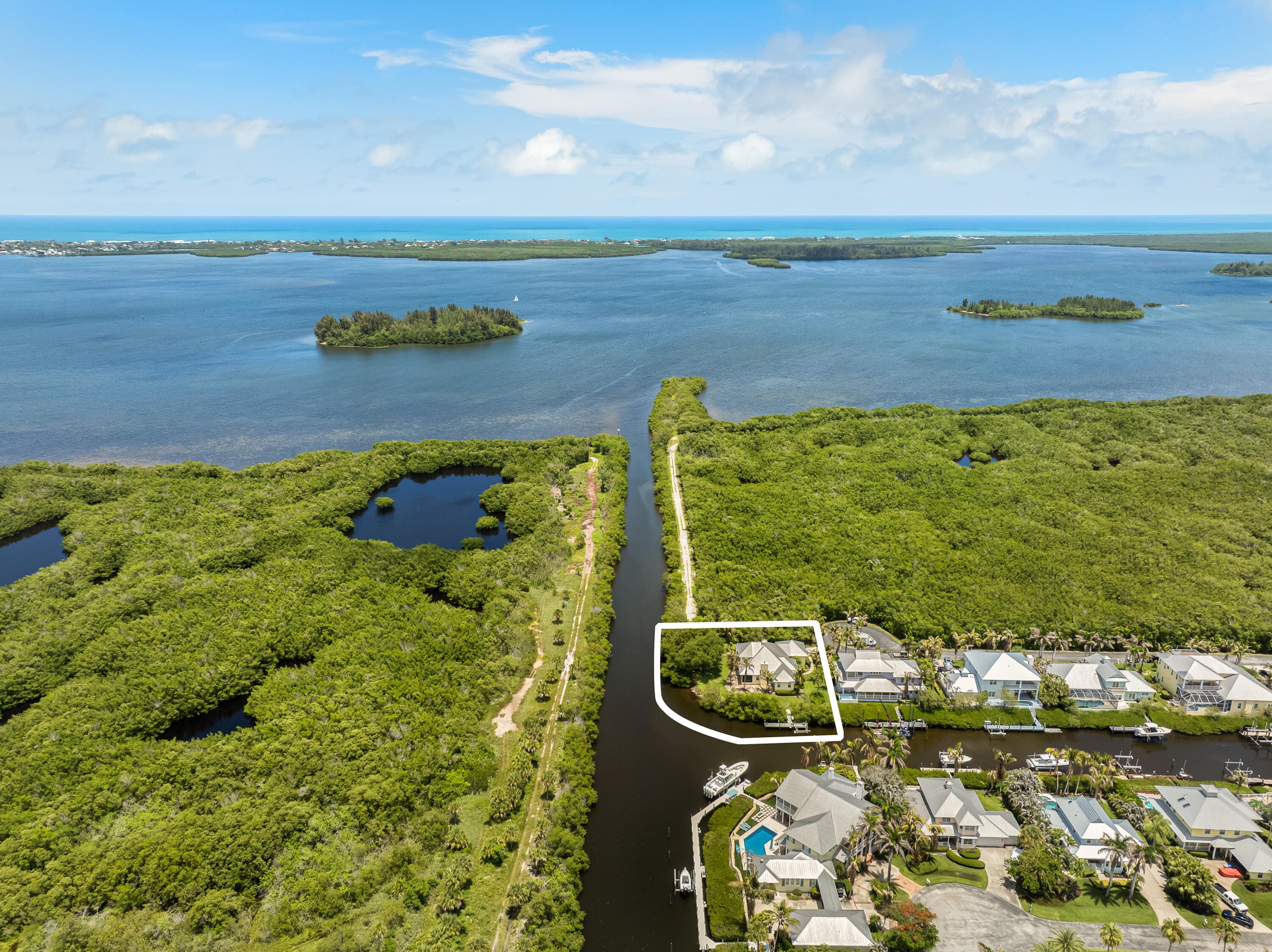2165 SE 7th Ave Avenue SE, Vero Beach, FL 32962 — photo 9 of 48
