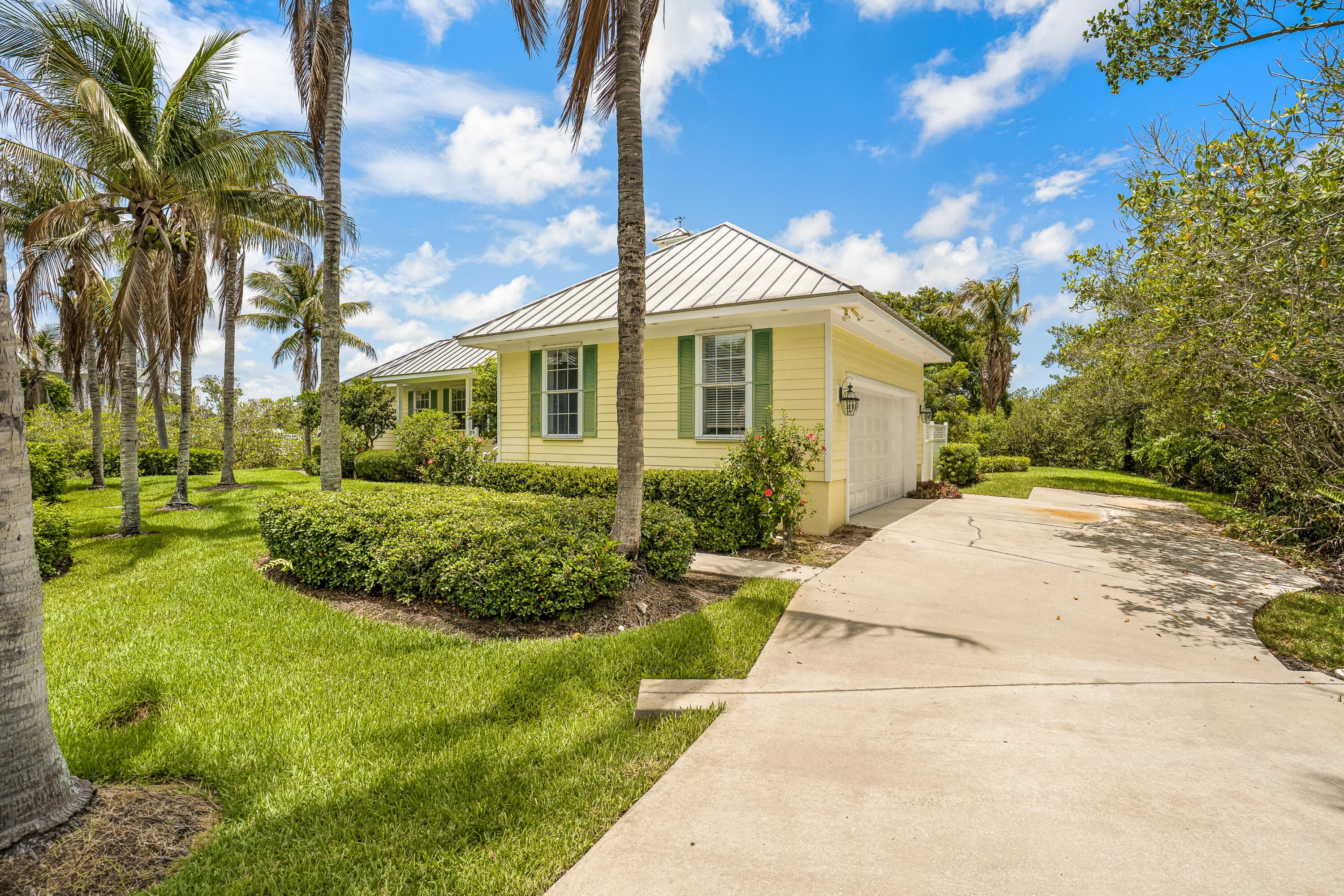 2165 SE 7th Ave Avenue SE, Vero Beach, FL 32962 — photo 10 of 48