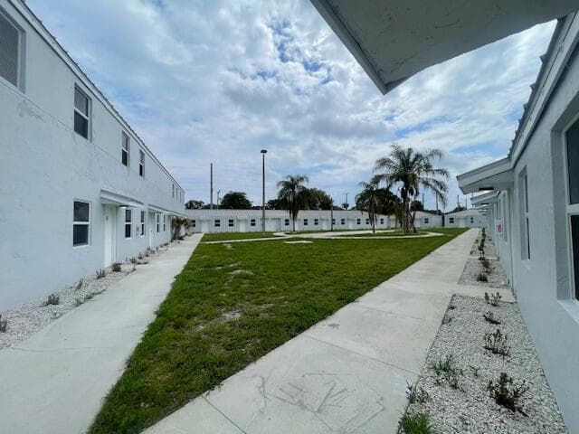 4393 Windsor Avenue 10, West Palm Beach, FL 33407 — photo 2 of 13