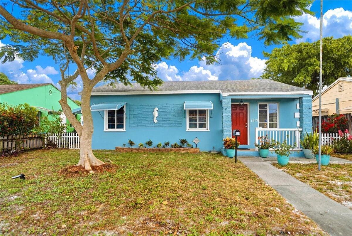 1219 N E Street, Lake Worth, FL 33460 — photo 2 of 25