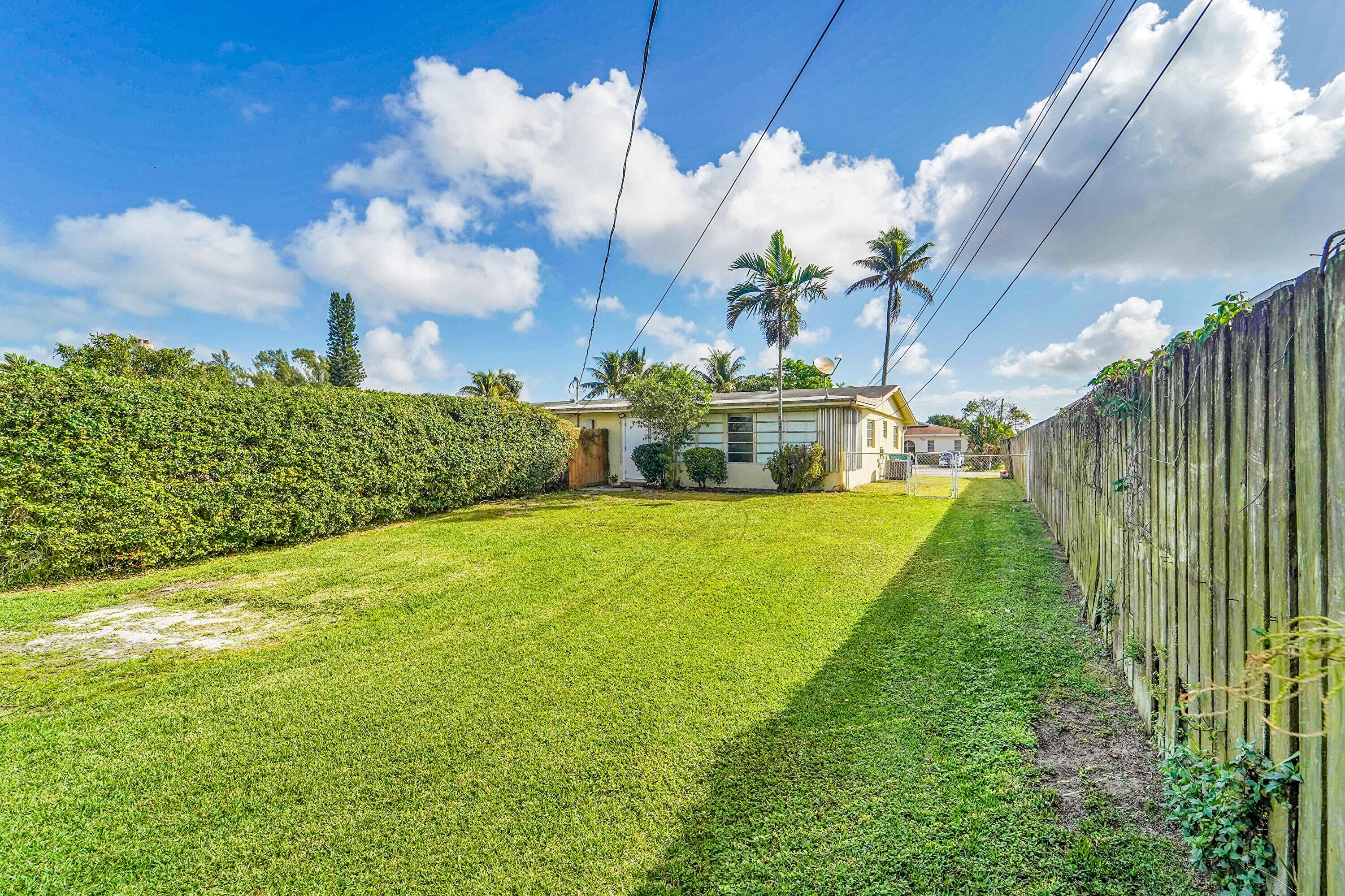 4681 SW 43rd Terrace 2, Dania Beach, FL 33314 — photo 3 of 19