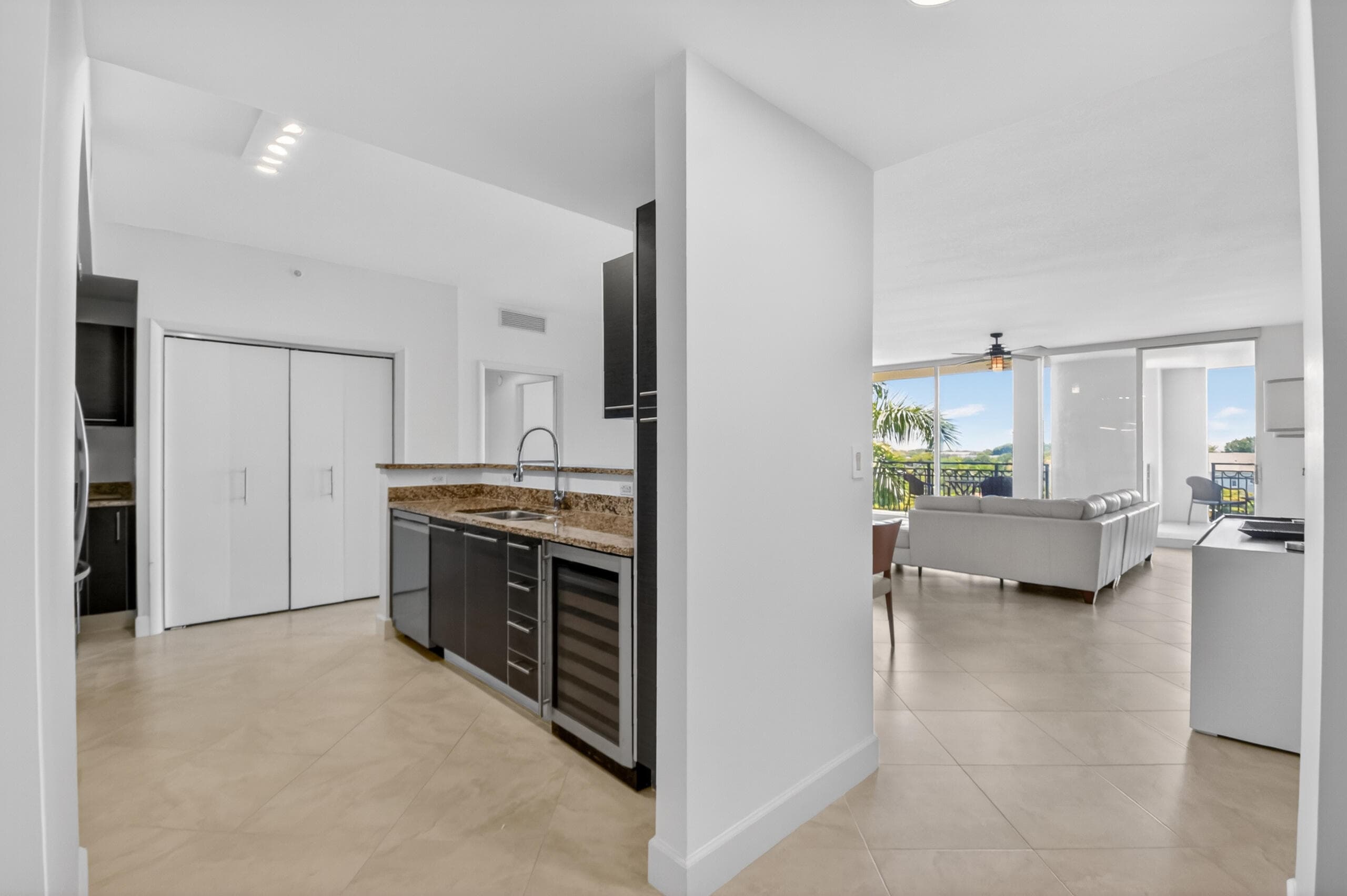 550 Okeechobee Boulevard 423, West Palm Beach, FL 33401 — photo 13 of 133