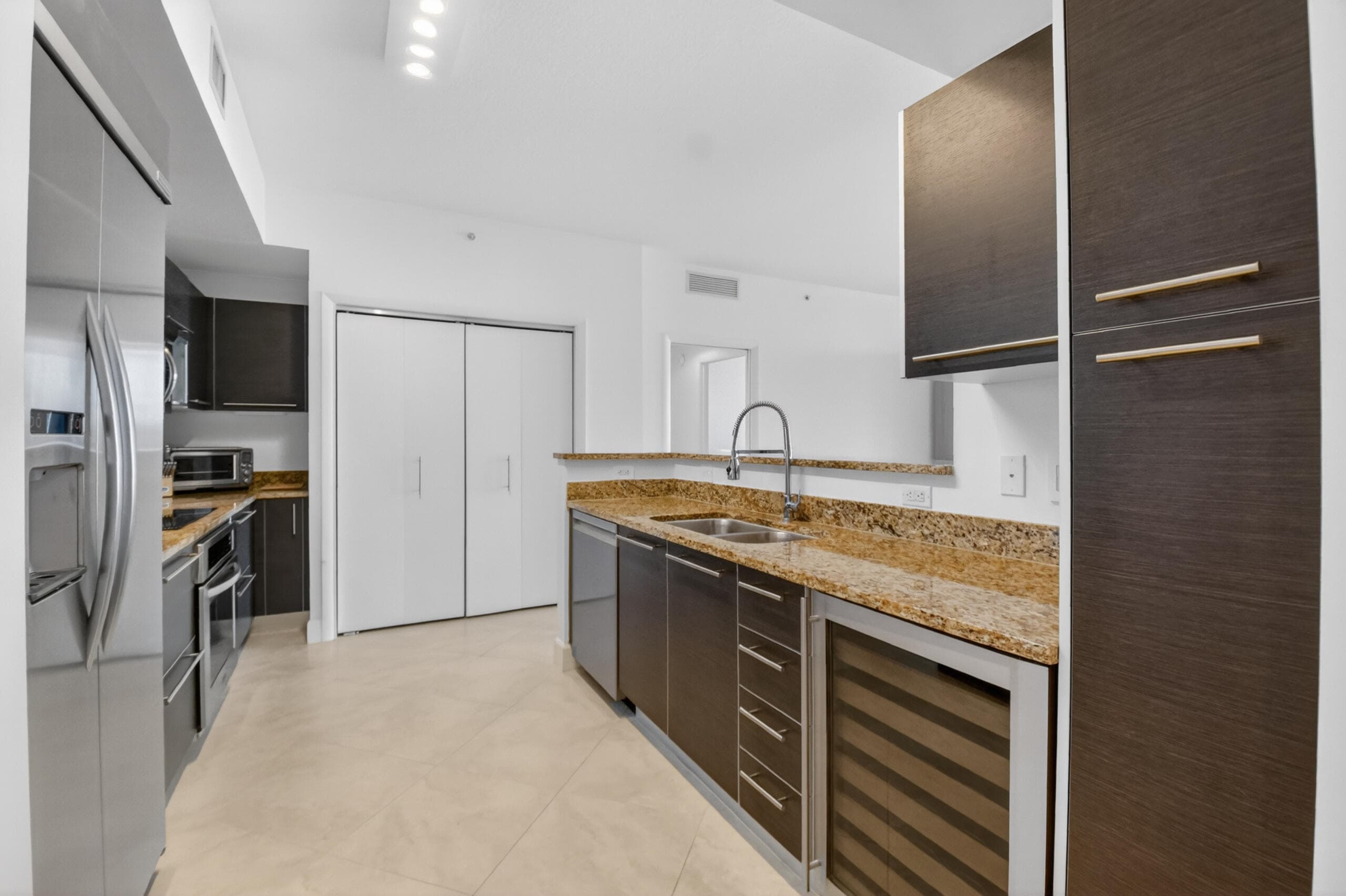 550 Okeechobee Boulevard 423, West Palm Beach, FL 33401 — photo 14 of 133
