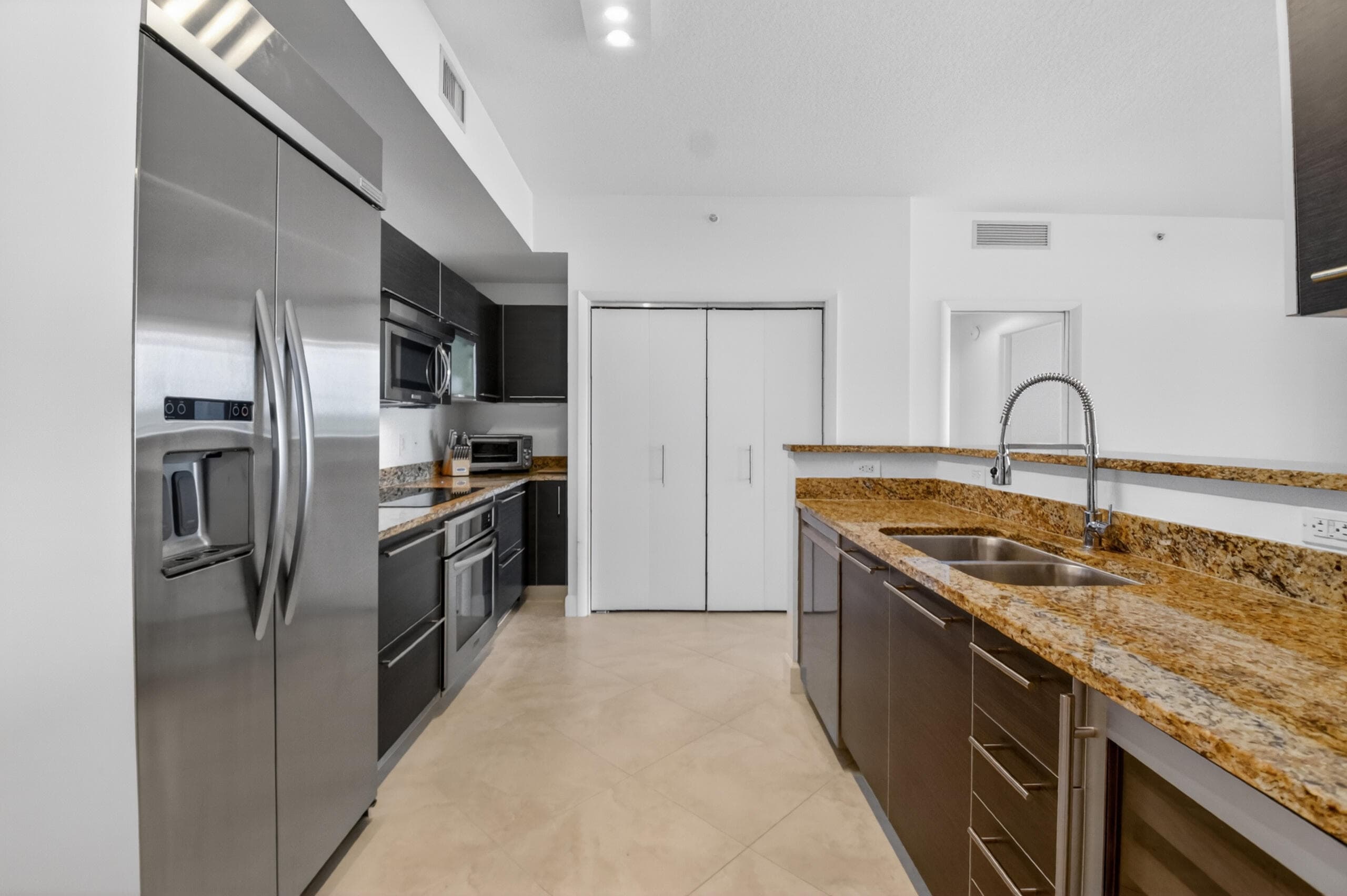 550 Okeechobee Boulevard 423, West Palm Beach, FL 33401 — photo 16 of 133