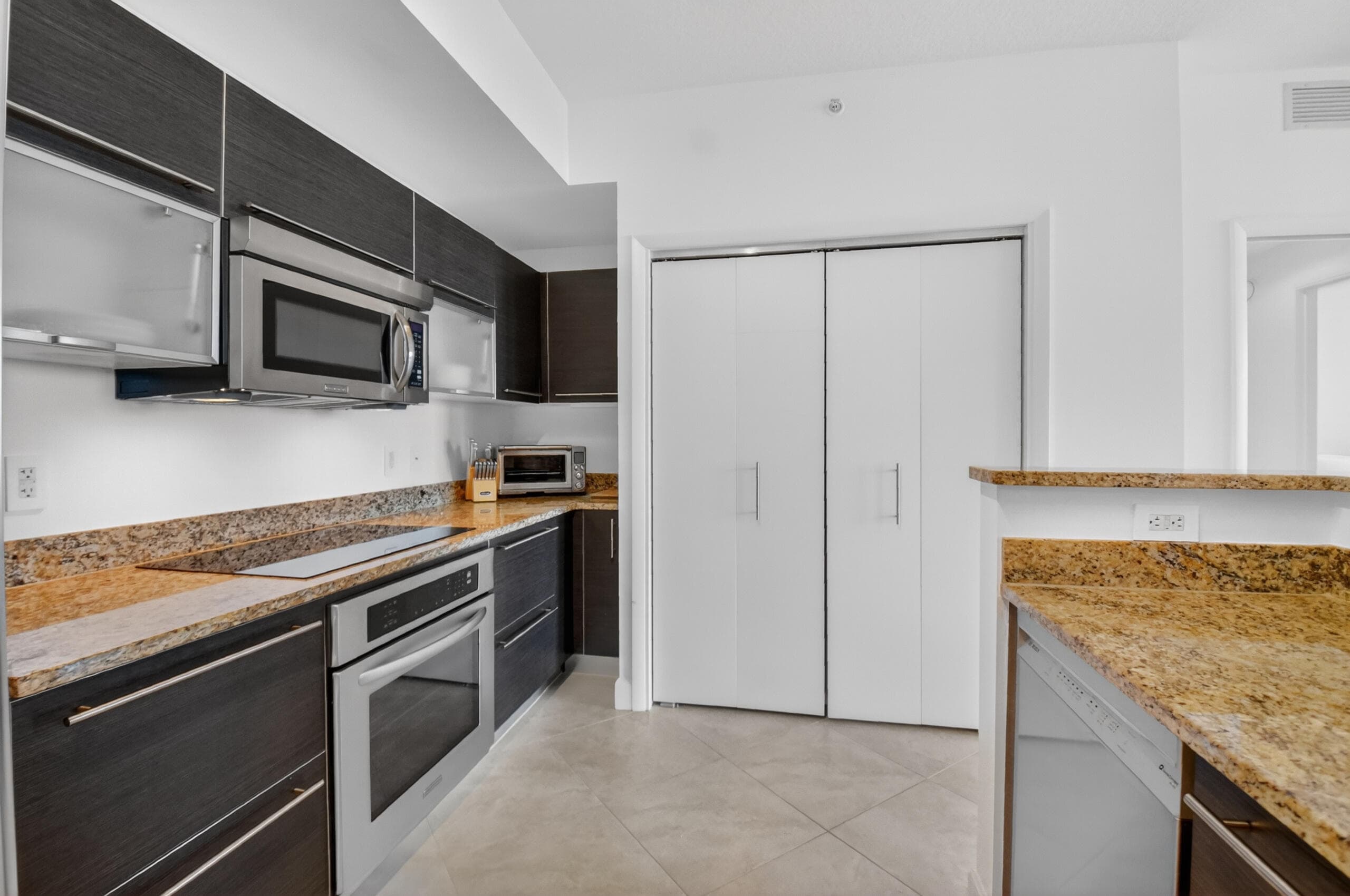 550 Okeechobee Boulevard 423, West Palm Beach, FL 33401 — photo 17 of 133
