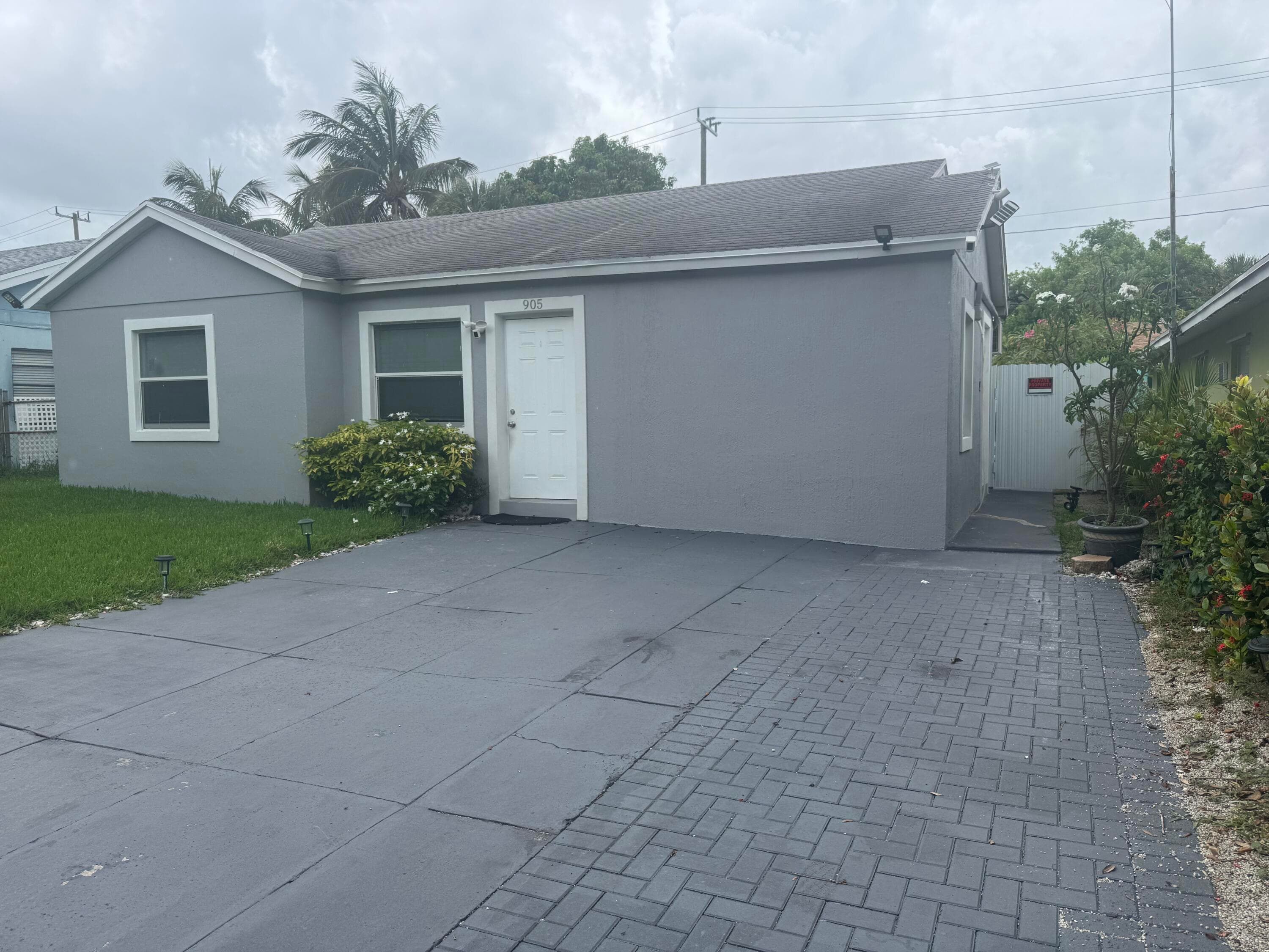 905 S L Street, Lake Worth Beach, FL 33460 — photo 2 of 11