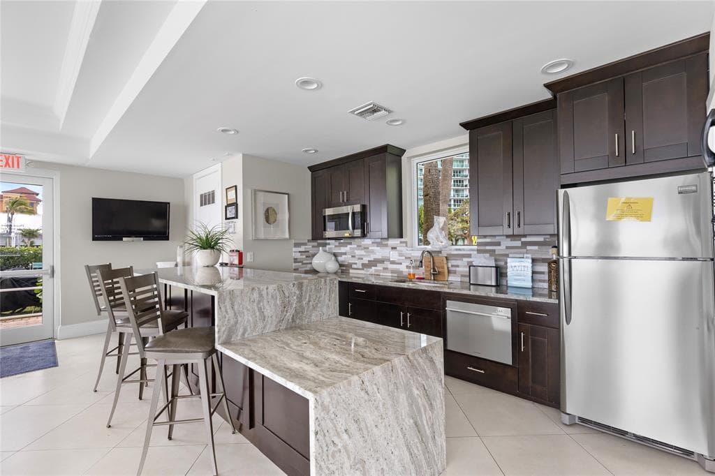 333 NE 21st Avenue 1422, Deerfield Beach, FL 33441 — photo 39 of 51