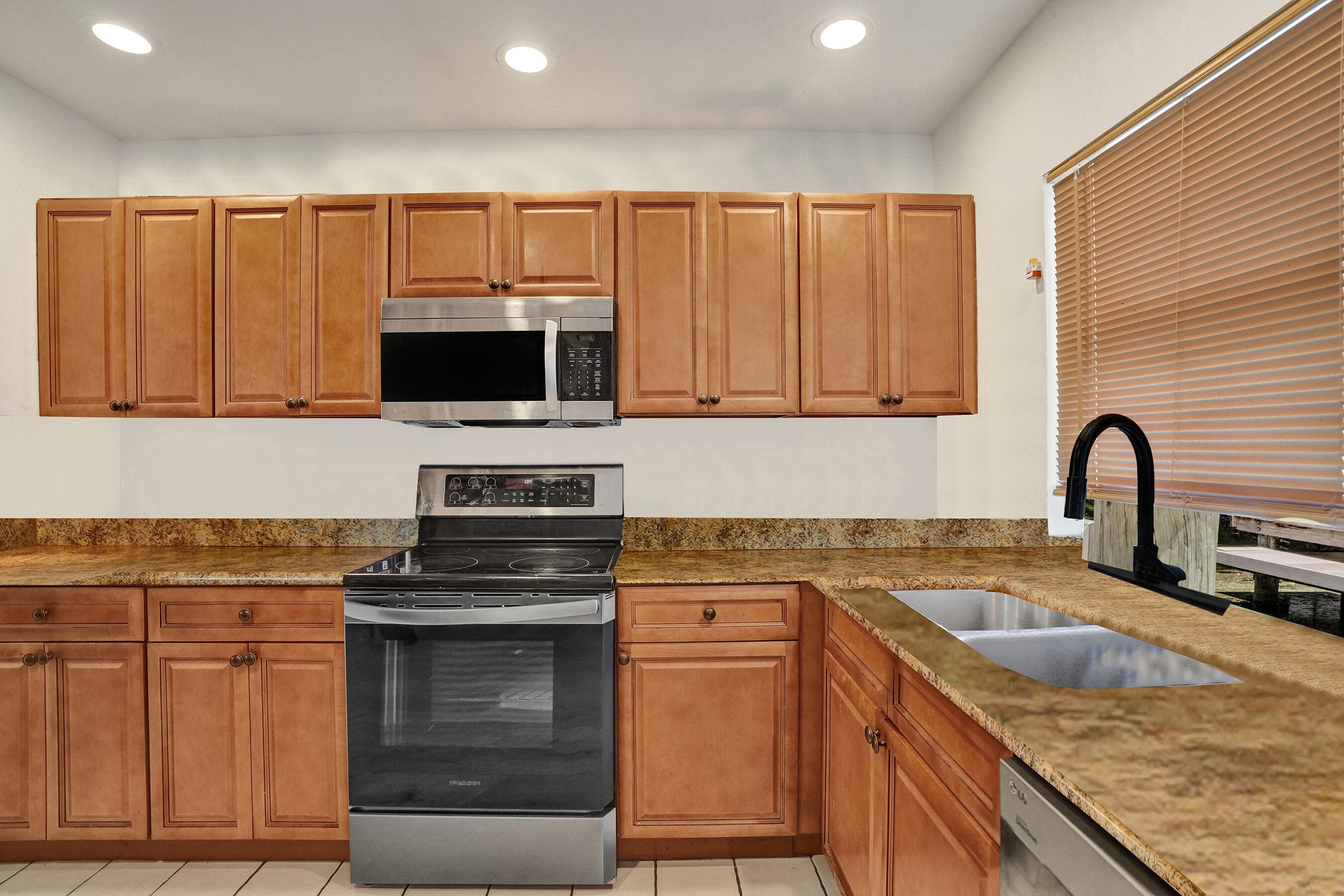 811 NW 43rd Avenue, Coconut Creek, FL 33066 — photo 3 of 39
