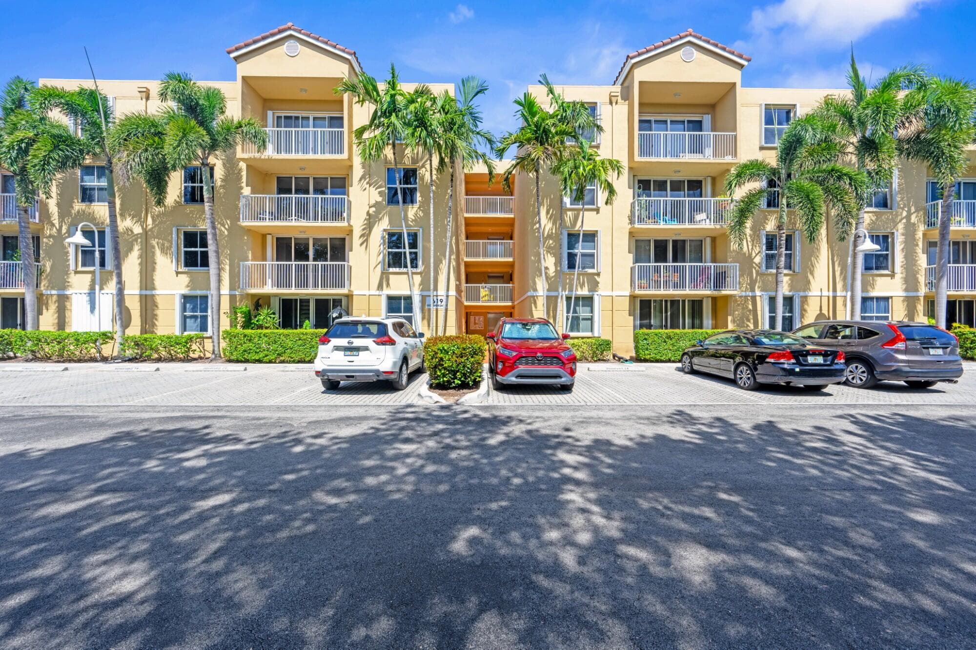 619 E Sheridan Street 106, Dania Beach, FL 33004 — photo
