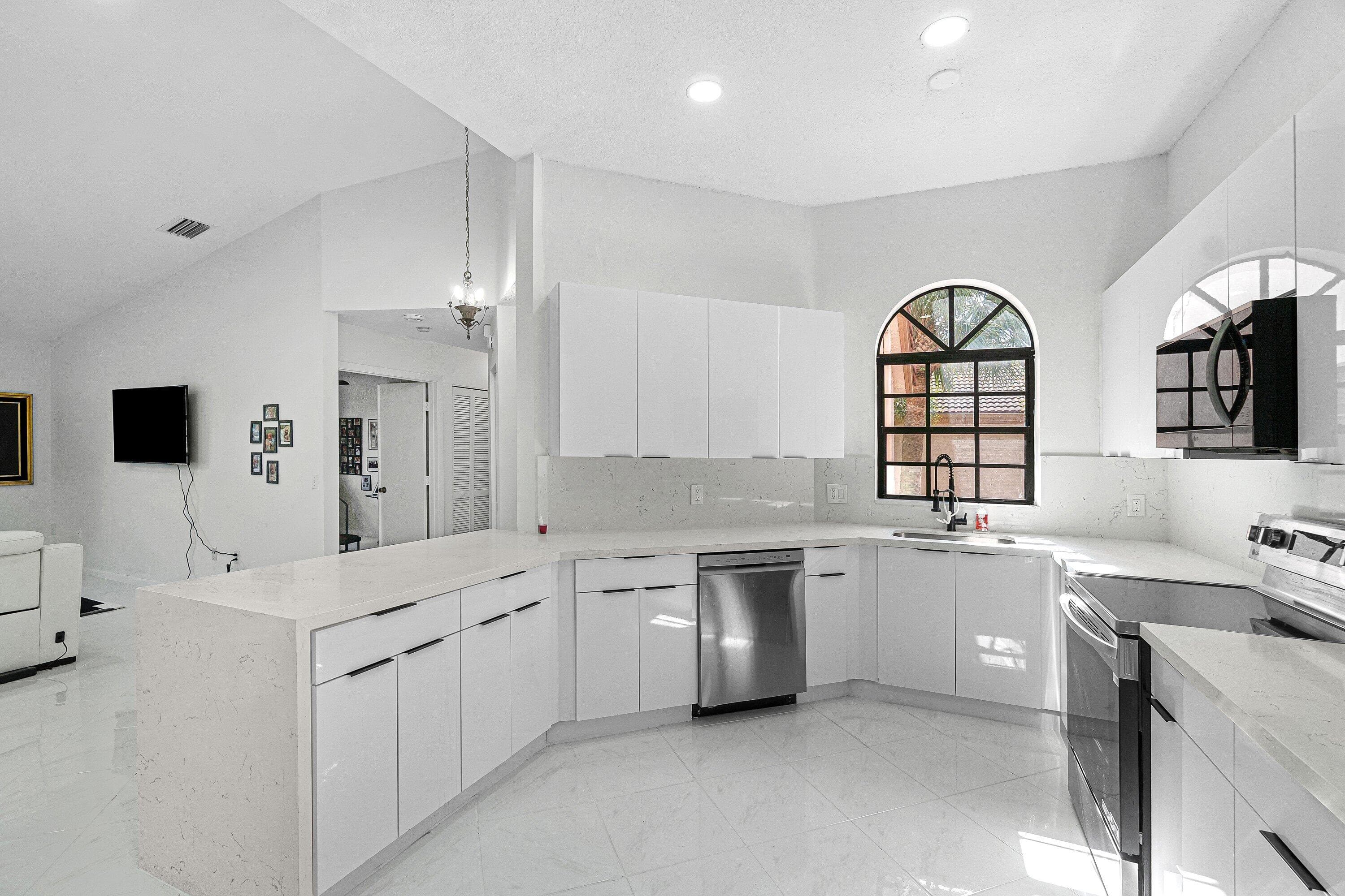 5171 Europa Drive G, Boynton Beach, FL 33437 — photo 4 of 29