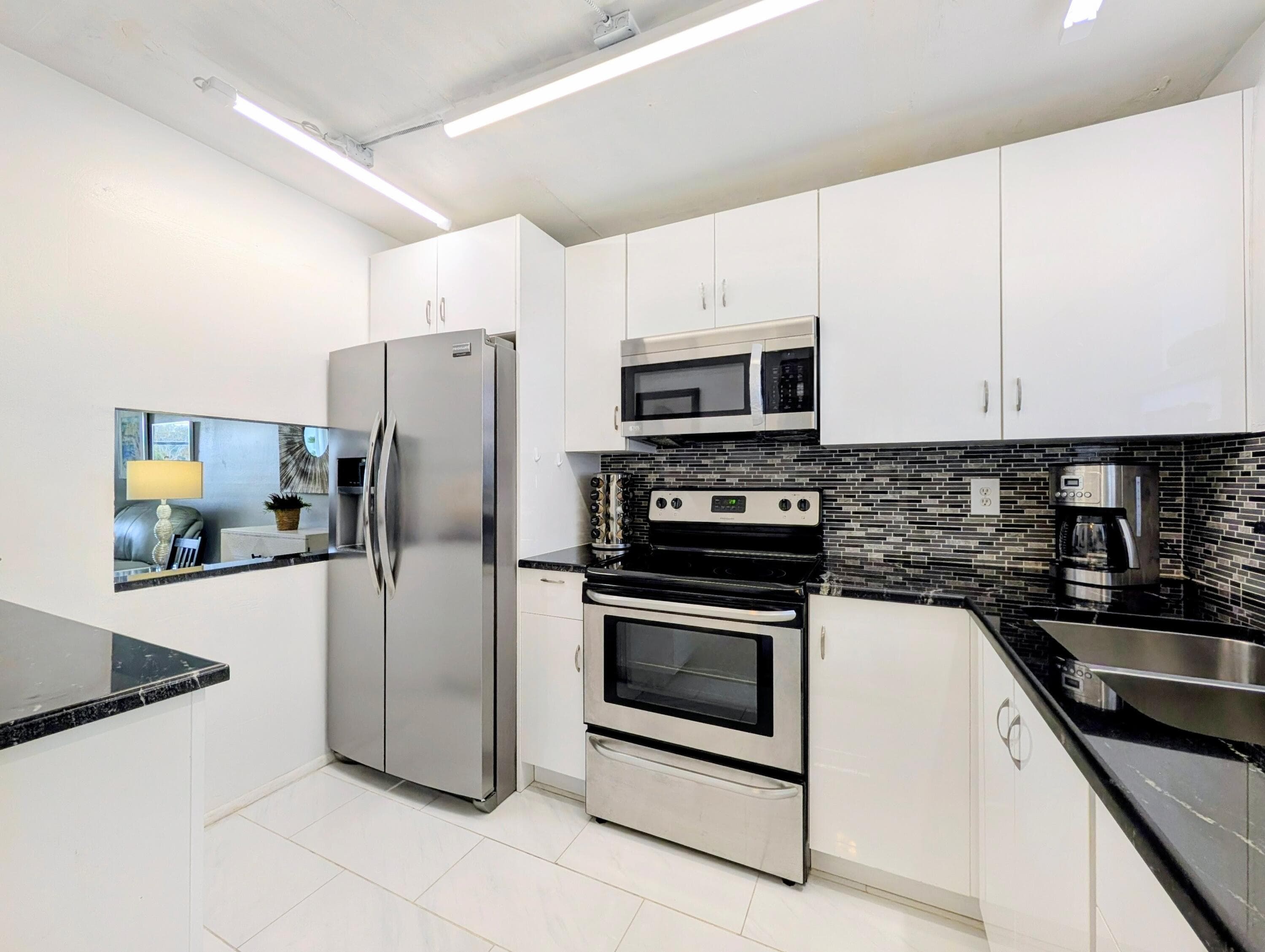 8021 Sunrise Lakes Drive N 203, Sunrise, FL 33322 — photo 10 of 28