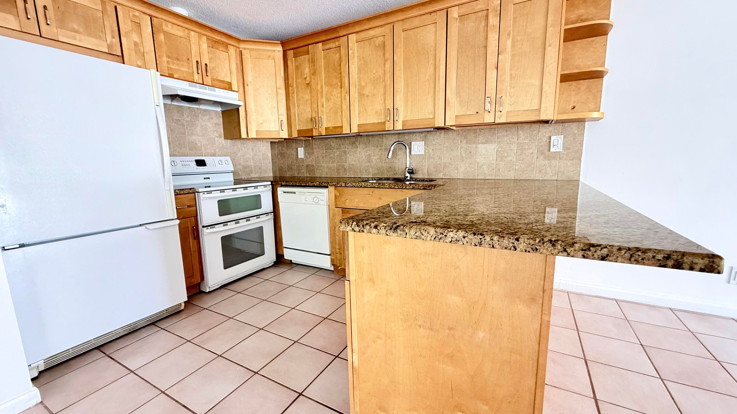 620 NE 19th Avenue N, Deerfield Beach, FL 33441 — photo 4 of 13