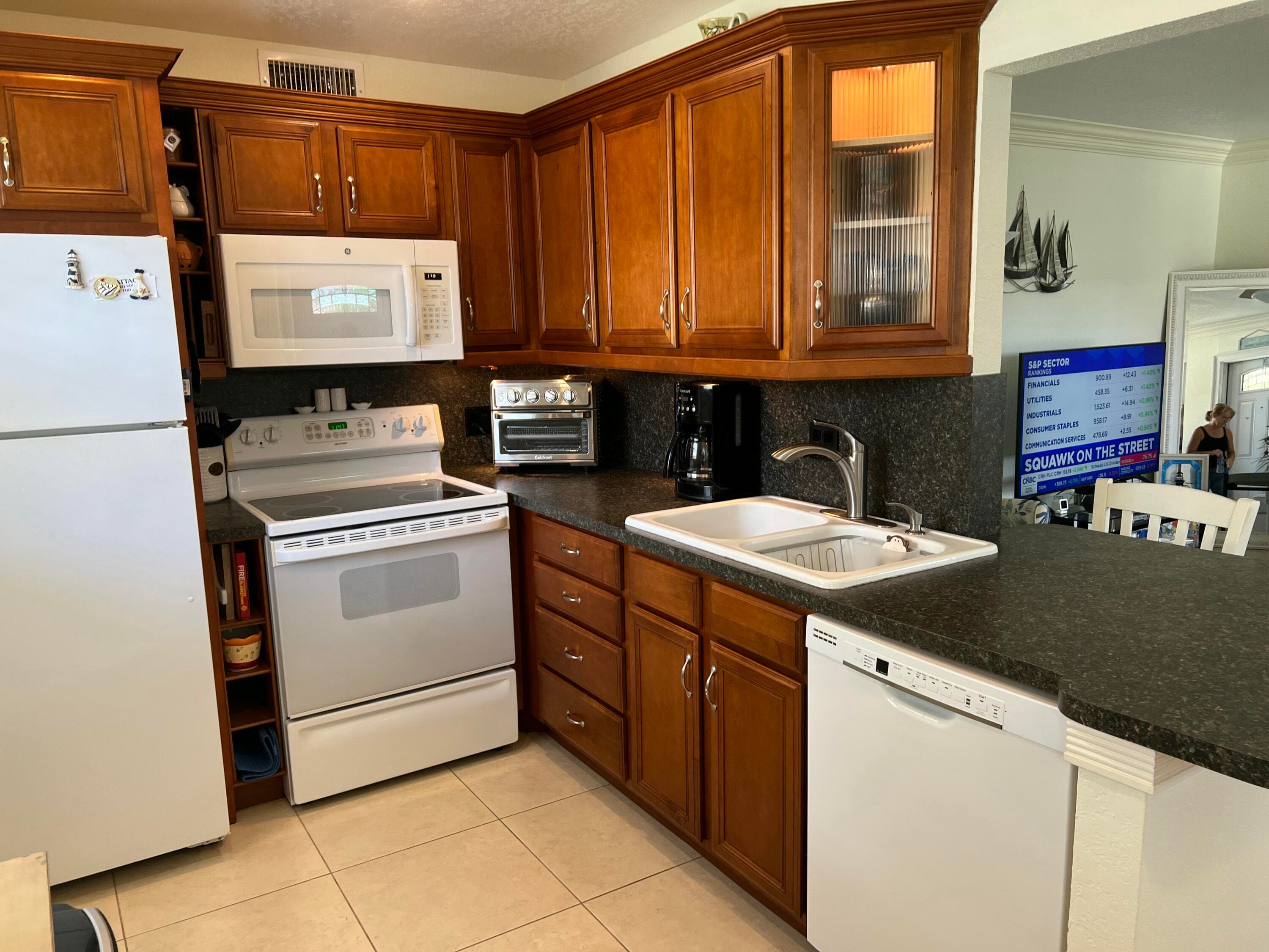84 Saxony B, Delray Beach, FL 33446 — photo 6 of 34