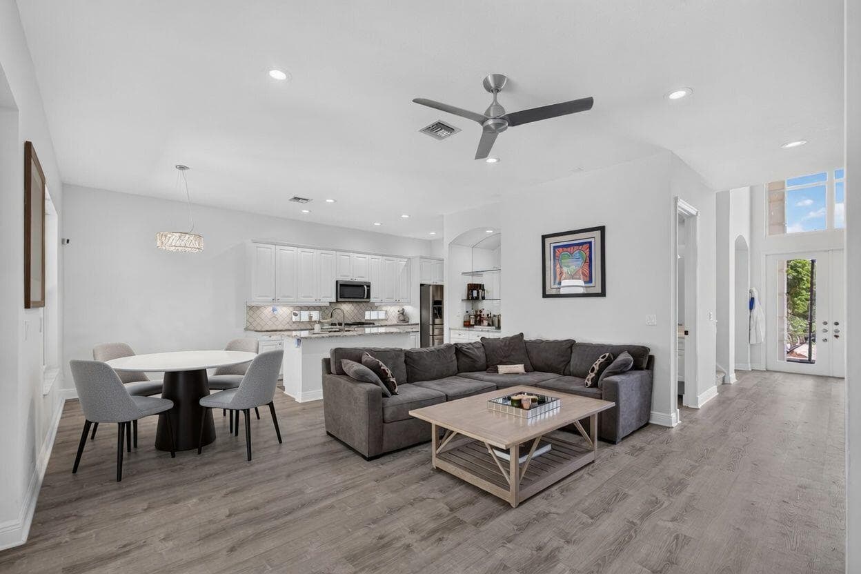136 Casa Grande Court, Palm Beach Gardens, FL 33418 — photo 10 of 100