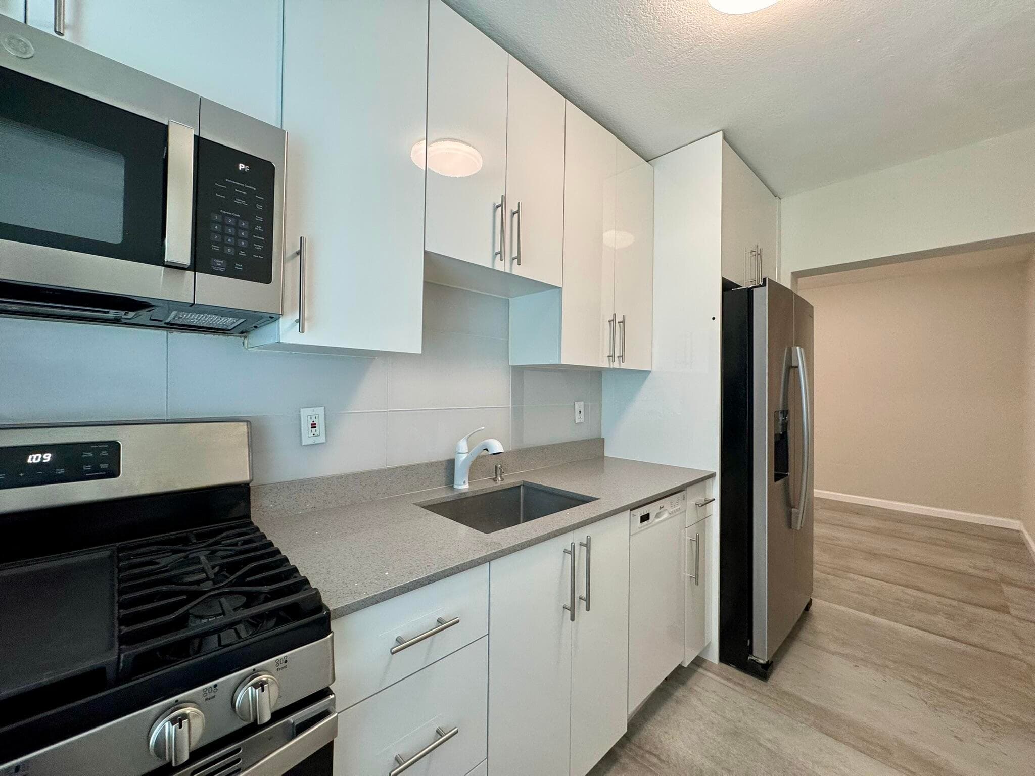 935 8th Street 3, Miami Beach, FL 33139 — photo 15 of 28