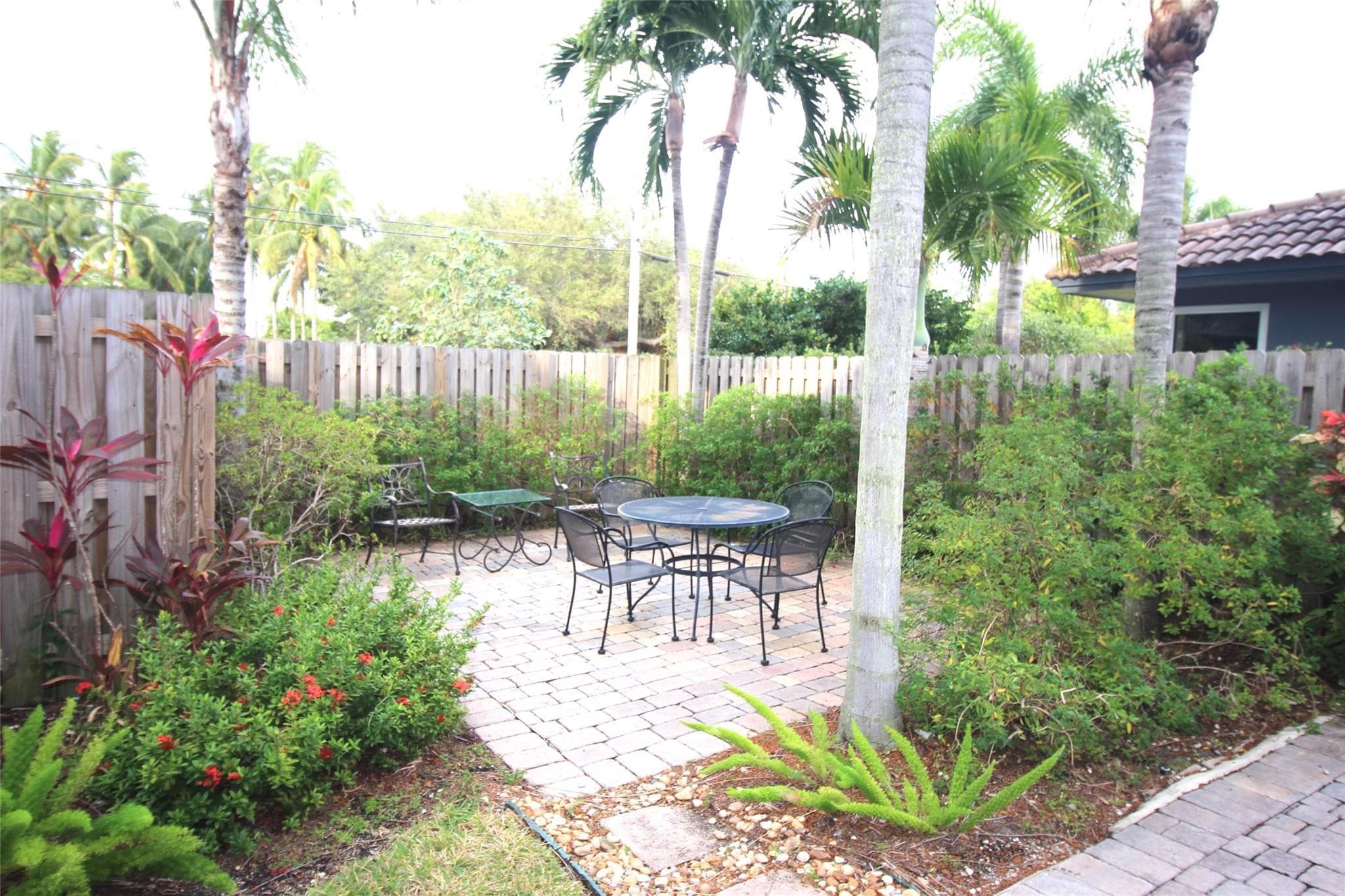 820 NE 28th Street 2, Wilton Manors, FL 33334 — photo 3 of 20