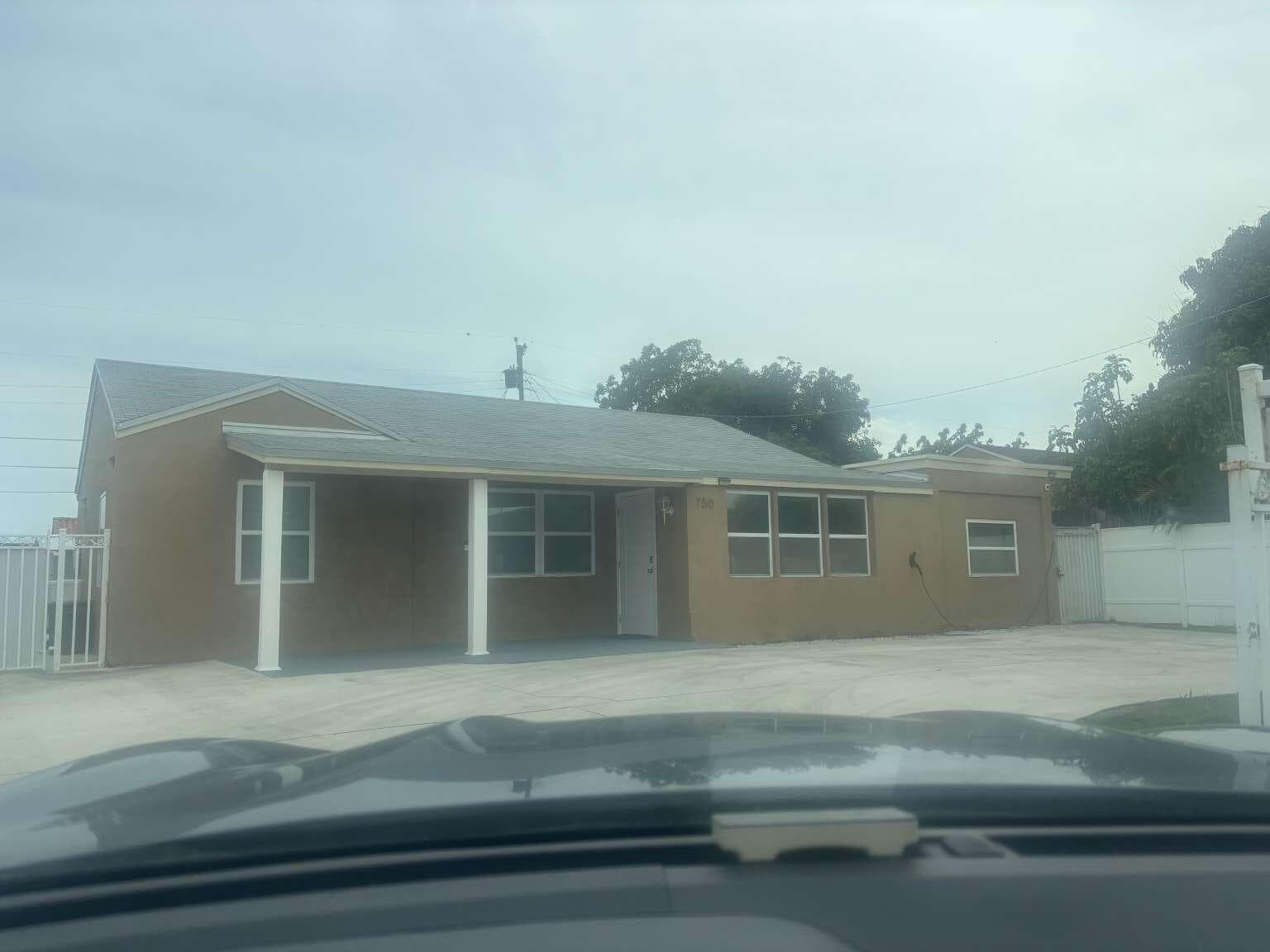 750 NE 4th Place, Hialeah, FL 33010 — photo